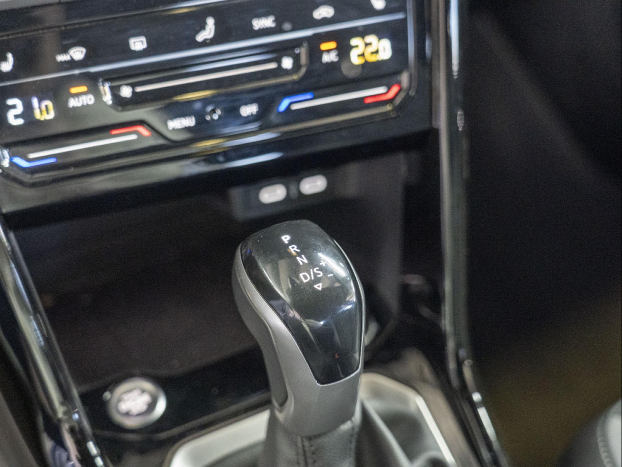 VW T-Roc R-Line 1.5 TSI 150 CV DSG7 *Caméra* *Hayon* *ACC* (2024) - Foto 15