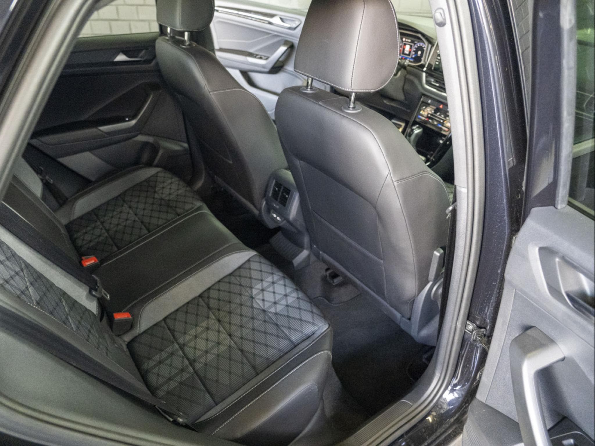 VW T-Roc R-Line 1.5 TSI 150 CV DSG7 *Caméra* *Hayon* *ACC* (2024) - Foto 20