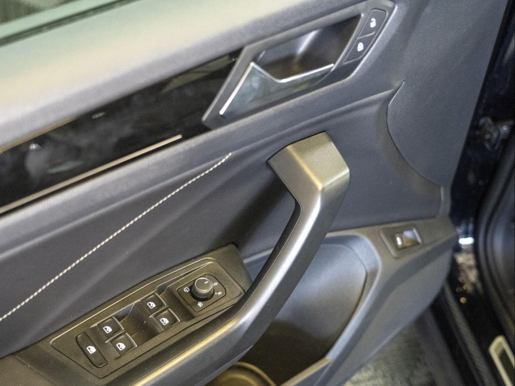 VW T-Roc R-Line 1.5 TSI 150 CV DSG7 *Caméra* *Hayon* *ACC* (2024) - Foto 24