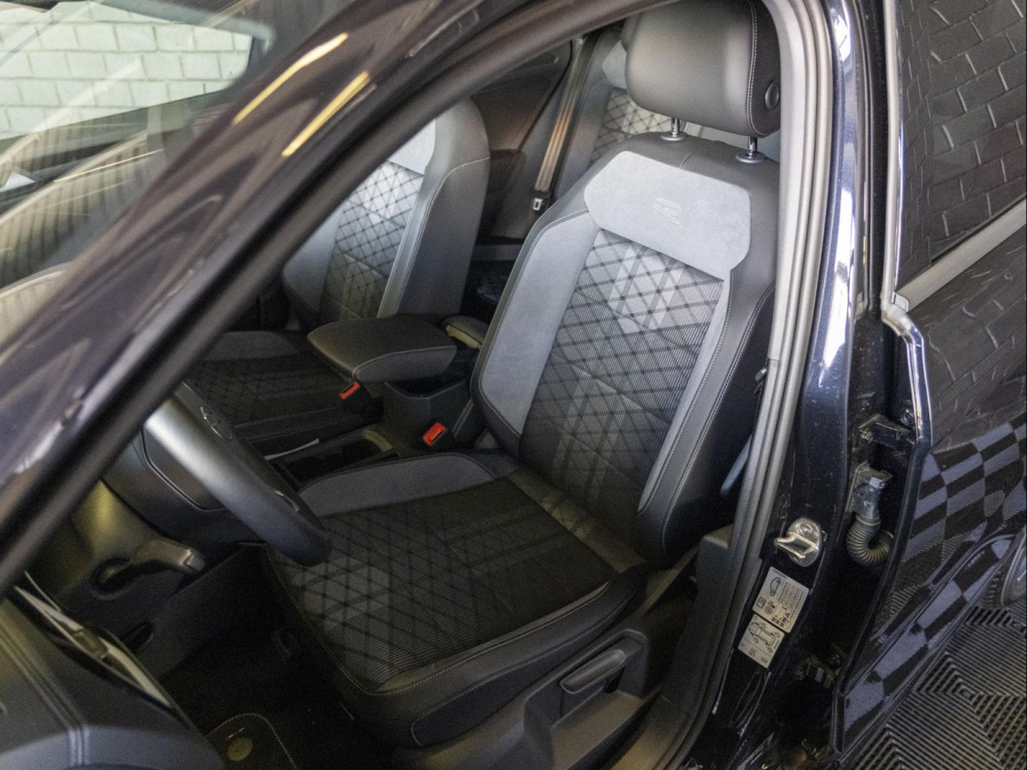 VW T-Roc R-Line 1.5 TSI 150 CV DSG7 *Caméra* *Hayon* *ACC* (2024) - Foto 7