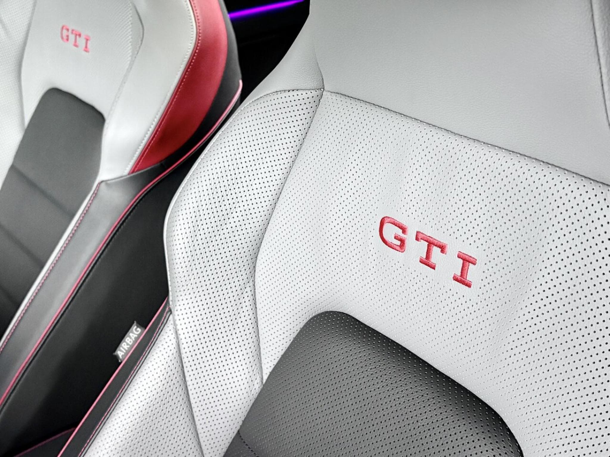 VW Golf GTI GTI Clubsport 2.0 TSI 300 CV DSG7 *DCC*PANO*CUIR* (2023) - Foto 8