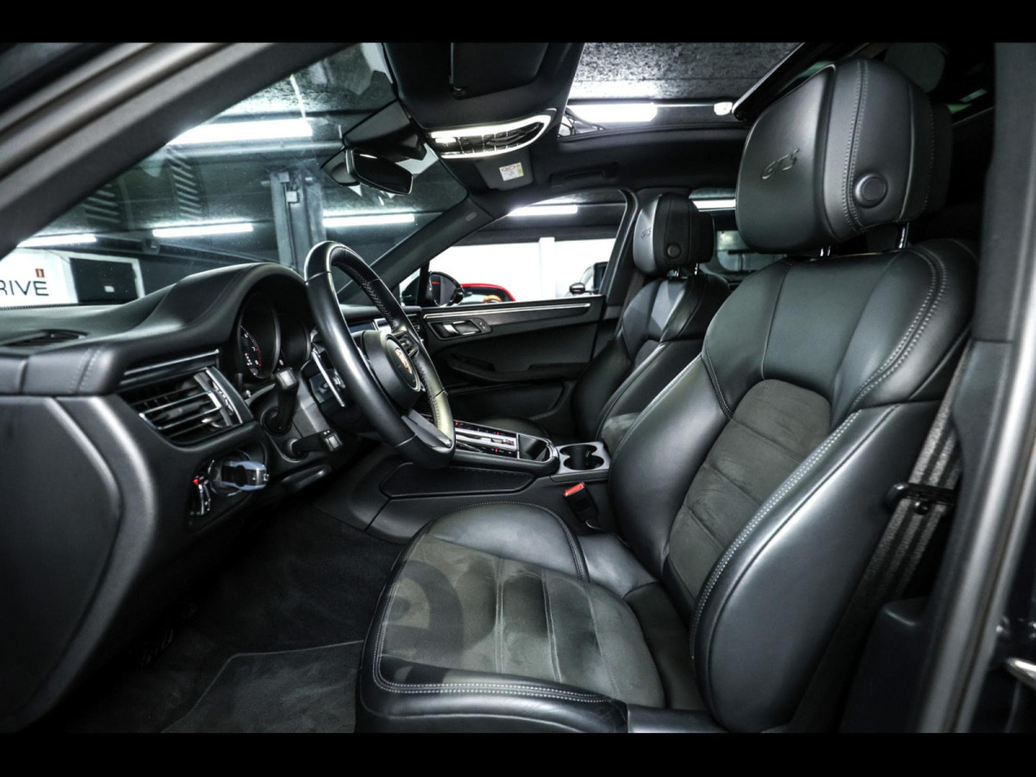 Porsche Macan III GTS PDK – VOLCANO GREY (2021) - Photo 10