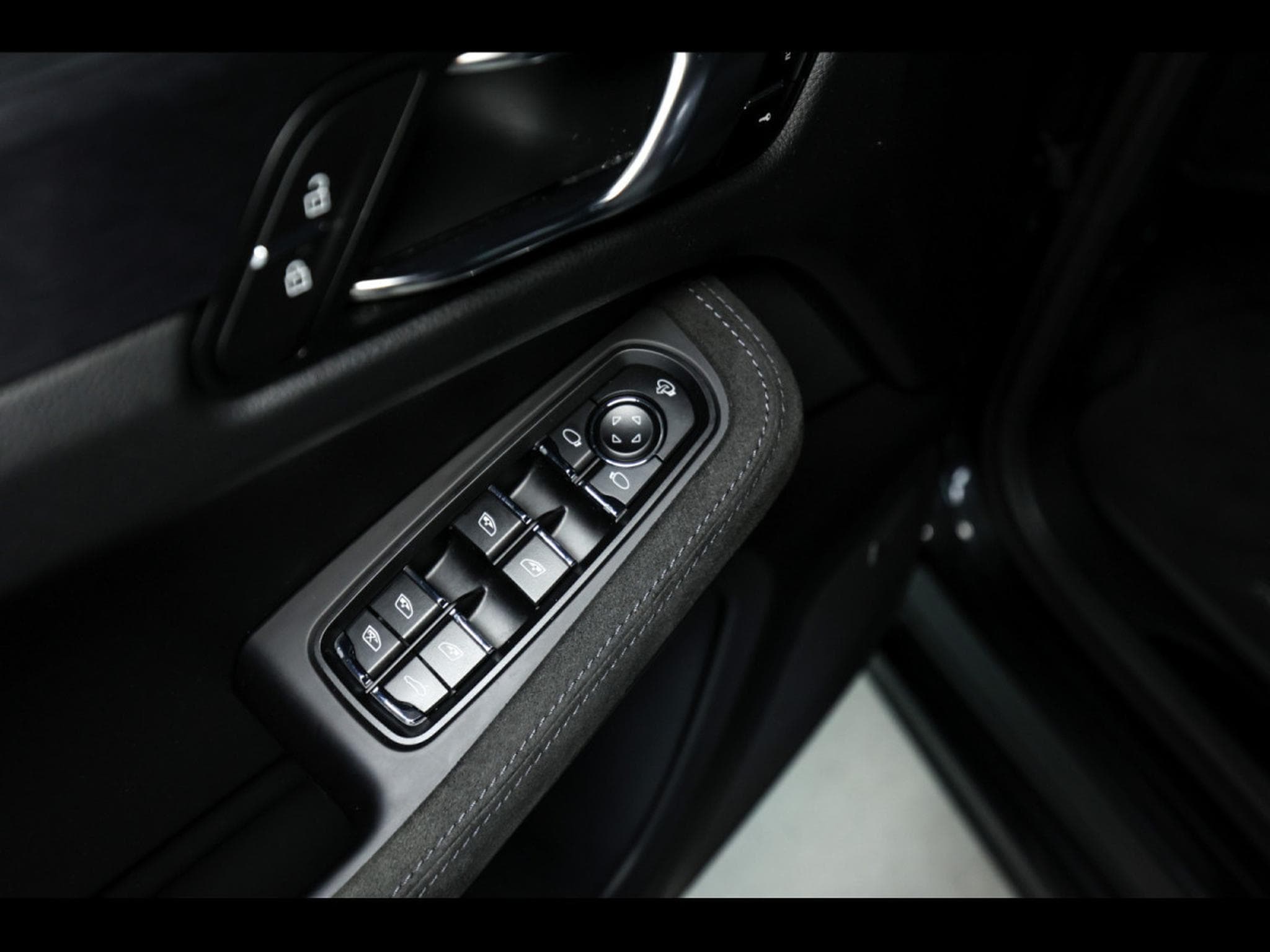 Porsche Macan III GTS PDK – VOLCANO GREY (2021) - Photo 23