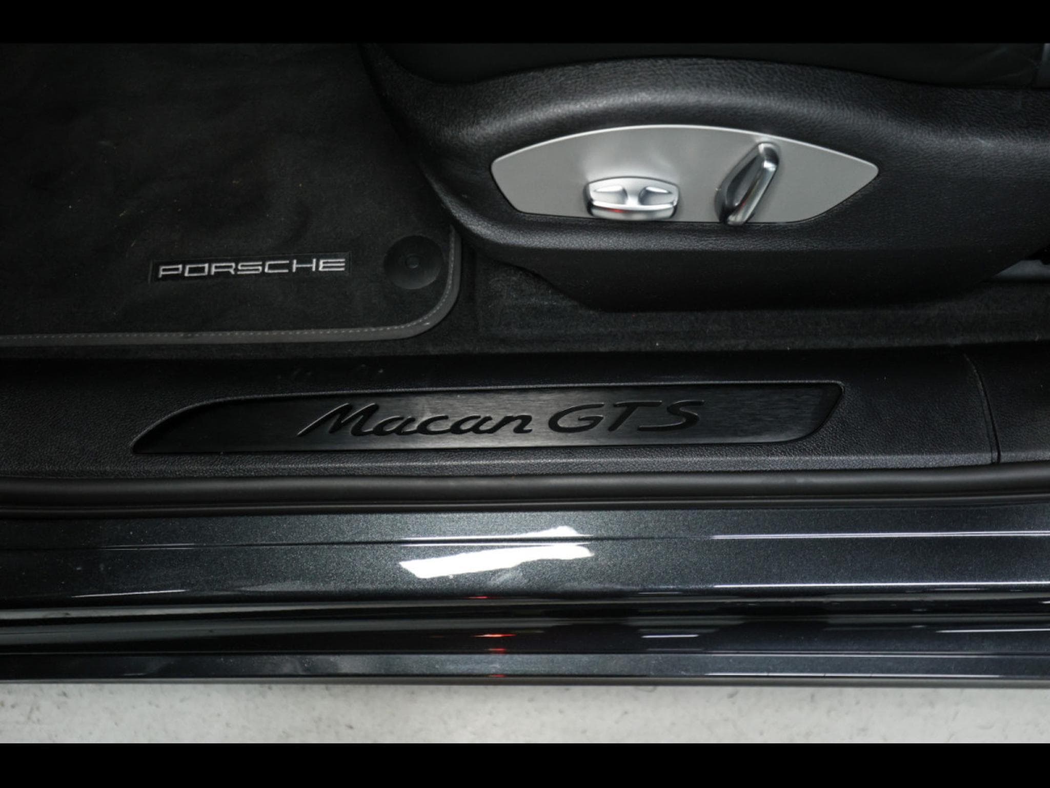 Porsche Macan III GTS PDK – VOLCANO GREY (2021) - Photo 25