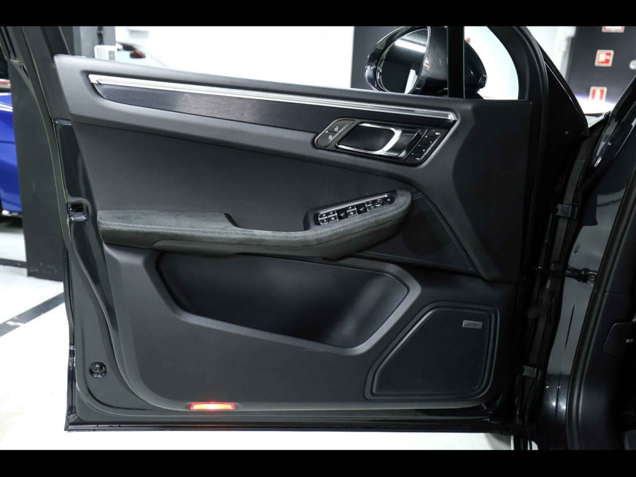 Porsche Macan III GTS PDK – VOLCANO GREY (2021) - Photo 8