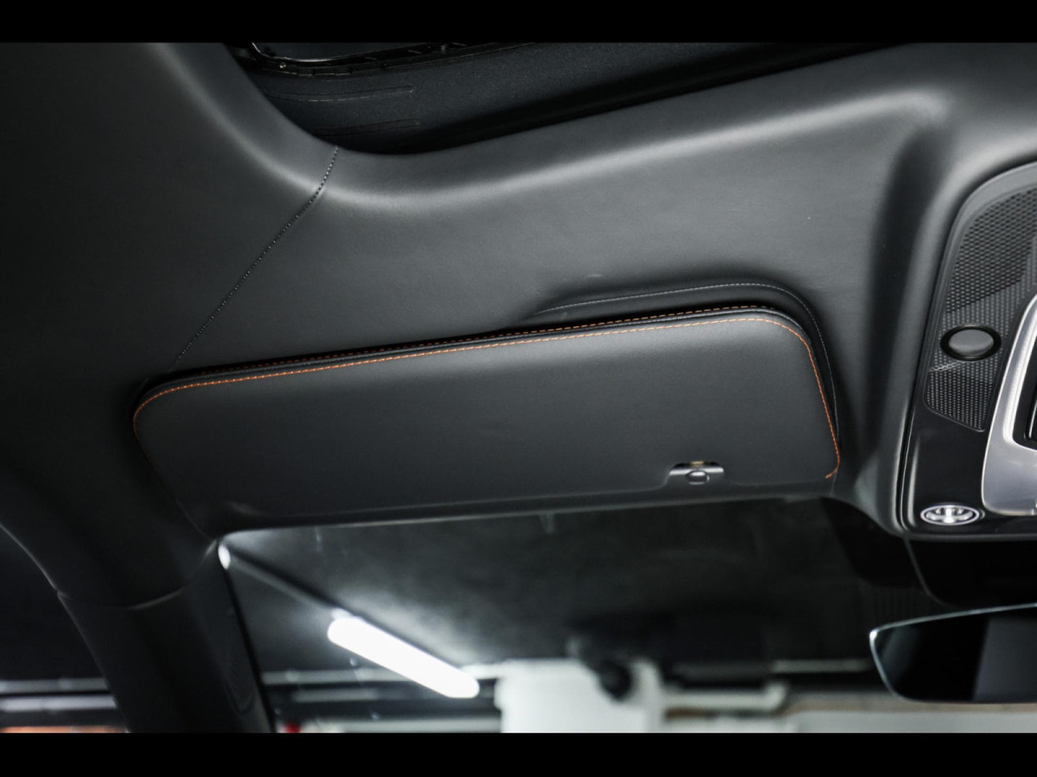 Lamborghini Urus S 4.0 V8  (666 CH) - AKRAPOVIC (2024) - Photo 21