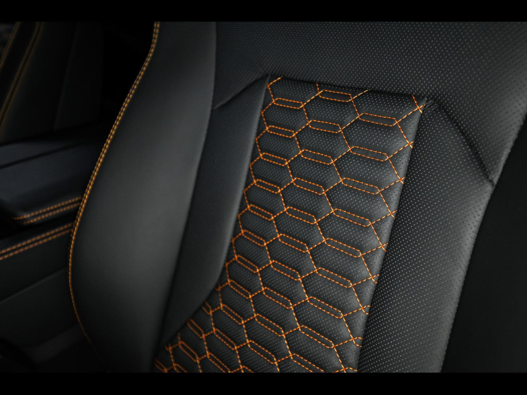 Lamborghini Urus S 4.0 V8  (666 CH) - AKRAPOVIC (2024) - Photo 24