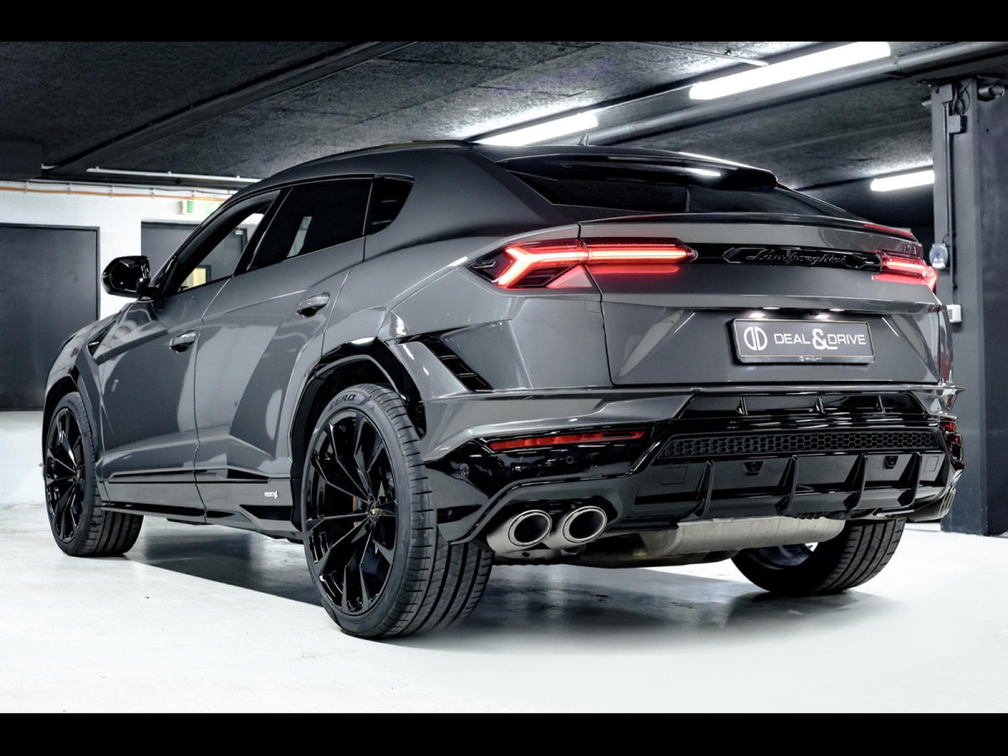 Lamborghini Urus S 4.0 V8  (666 CH) - AKRAPOVIC (2024) - Photo 3