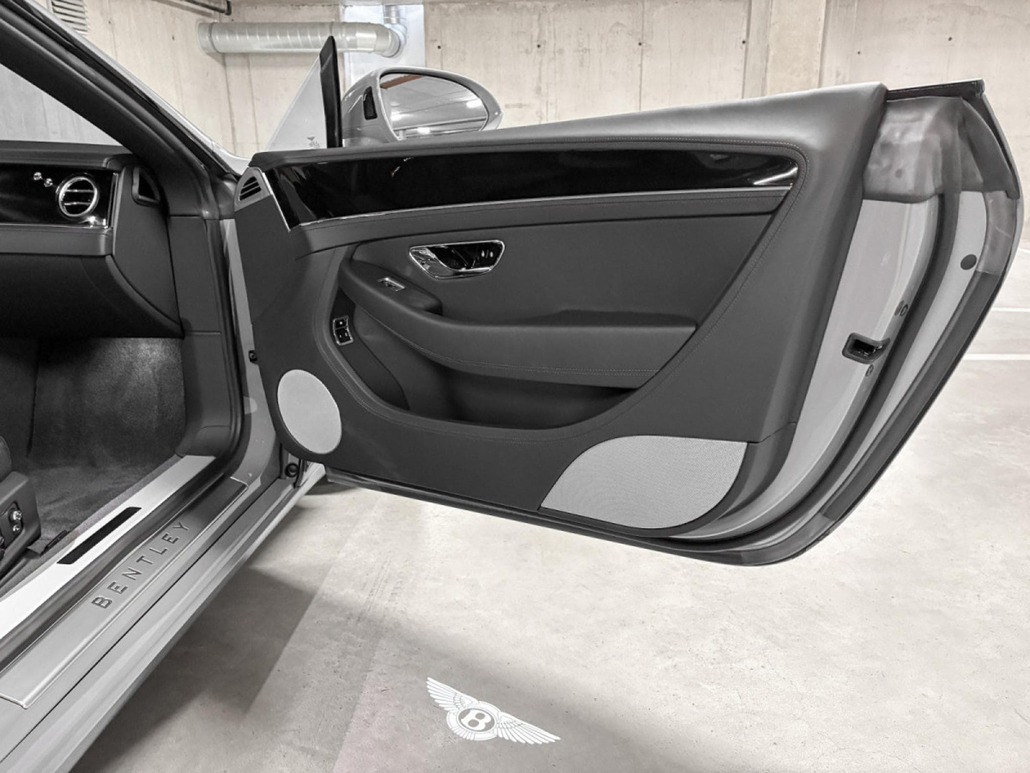 Bentley Continental GT GTC GTC V8 4.0 / TOURING / MULLINER /21 (2023) - Photo 19