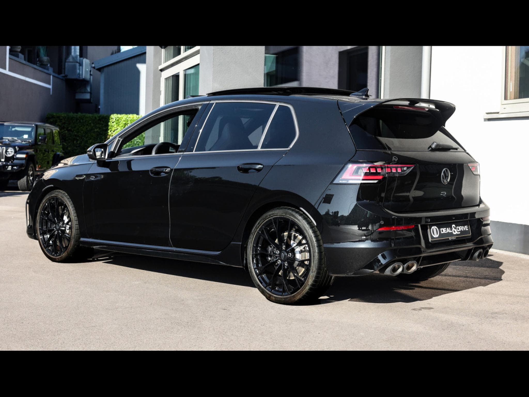 VW Golf R 8.5 2.0 TSI 4MOTION BLACK EDITION – WARRANTY 07/2028 (2025) - Foto 3