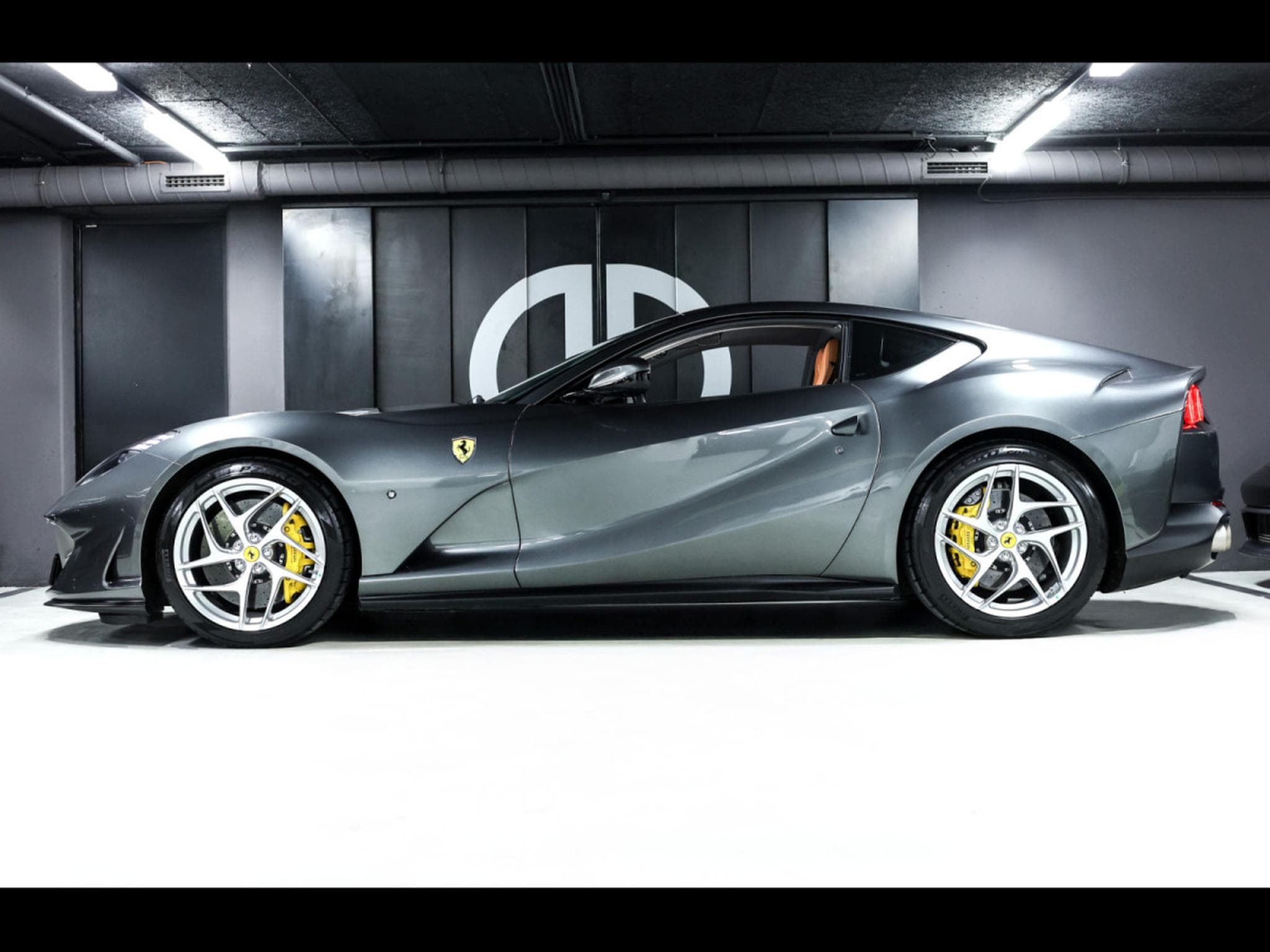 Ferrari 812 Superfast 6.5 V12 – POWER 09/2026 - PPF – GRIGIO SILVERSTONE (2018) - Photo 2