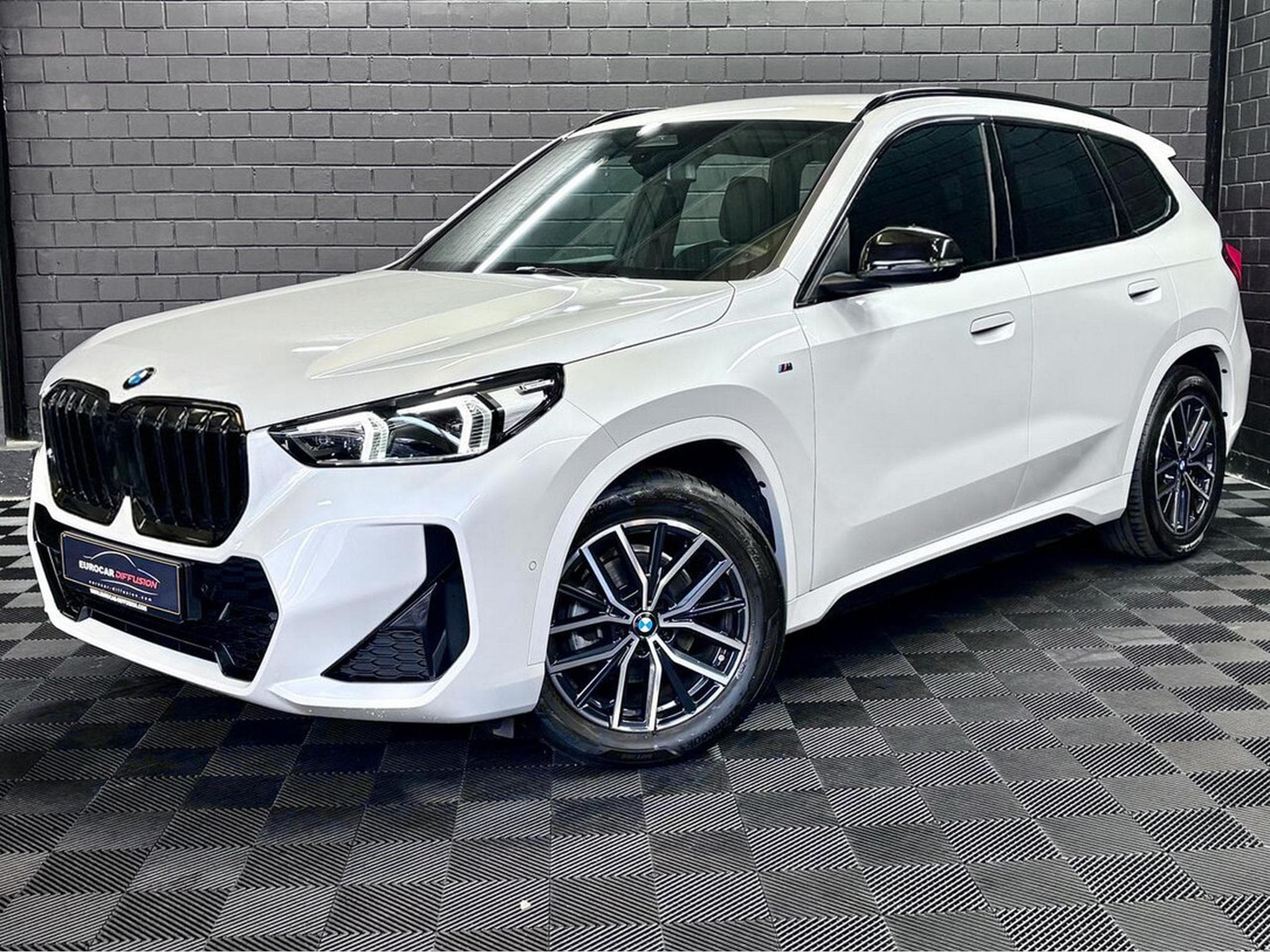 BMW X1 18i sDrive 136 CV M-Sport * Hayon * Caméra * Sièges chauffan (2025) - Photo 1
