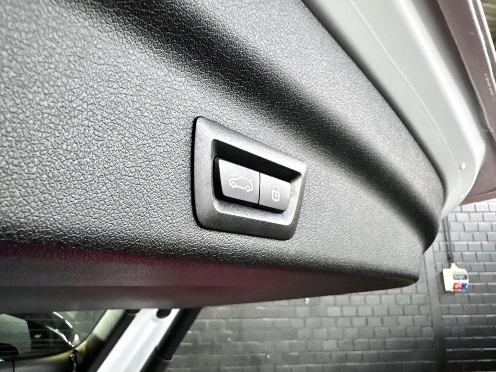 BMW X1 18i sDrive 136 CV M-Sport * Hayon * Caméra * Sièges chauffan (2025) - Photo 17