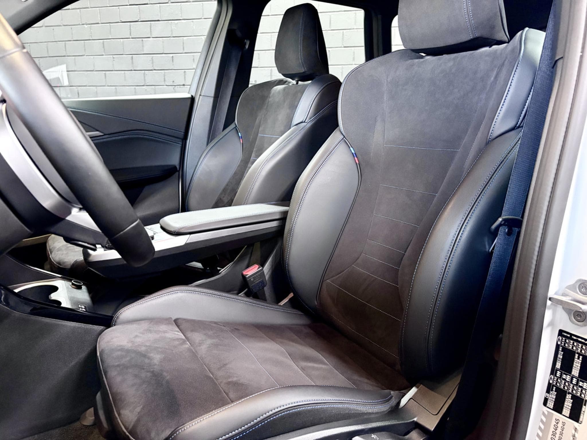 BMW X1 18i sDrive 136 CV M-Sport * Hayon * Caméra * Sièges chauffan (2025) - Photo 4