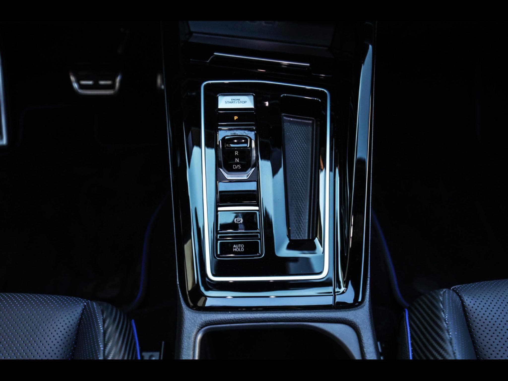 VW Golf 8.5 R 2.0 TSI 4MOTION BLACK EDITION – WARRANTY 07/2028 (2025) - Foto 13