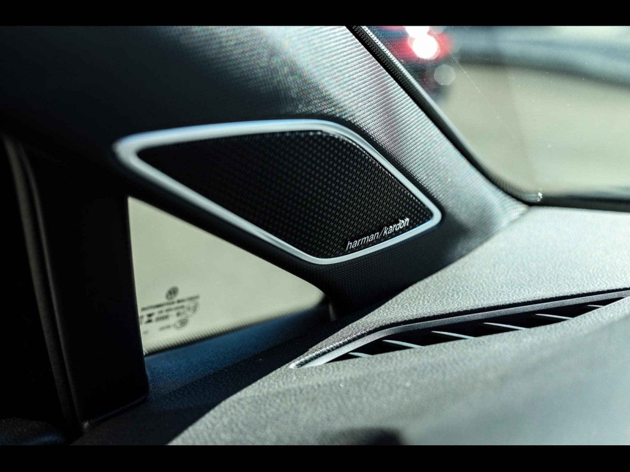 VW Golf 8.5 R 2.0 TSI 4MOTION BLACK EDITION – WARRANTY 07/2028 (2025) - Foto 19