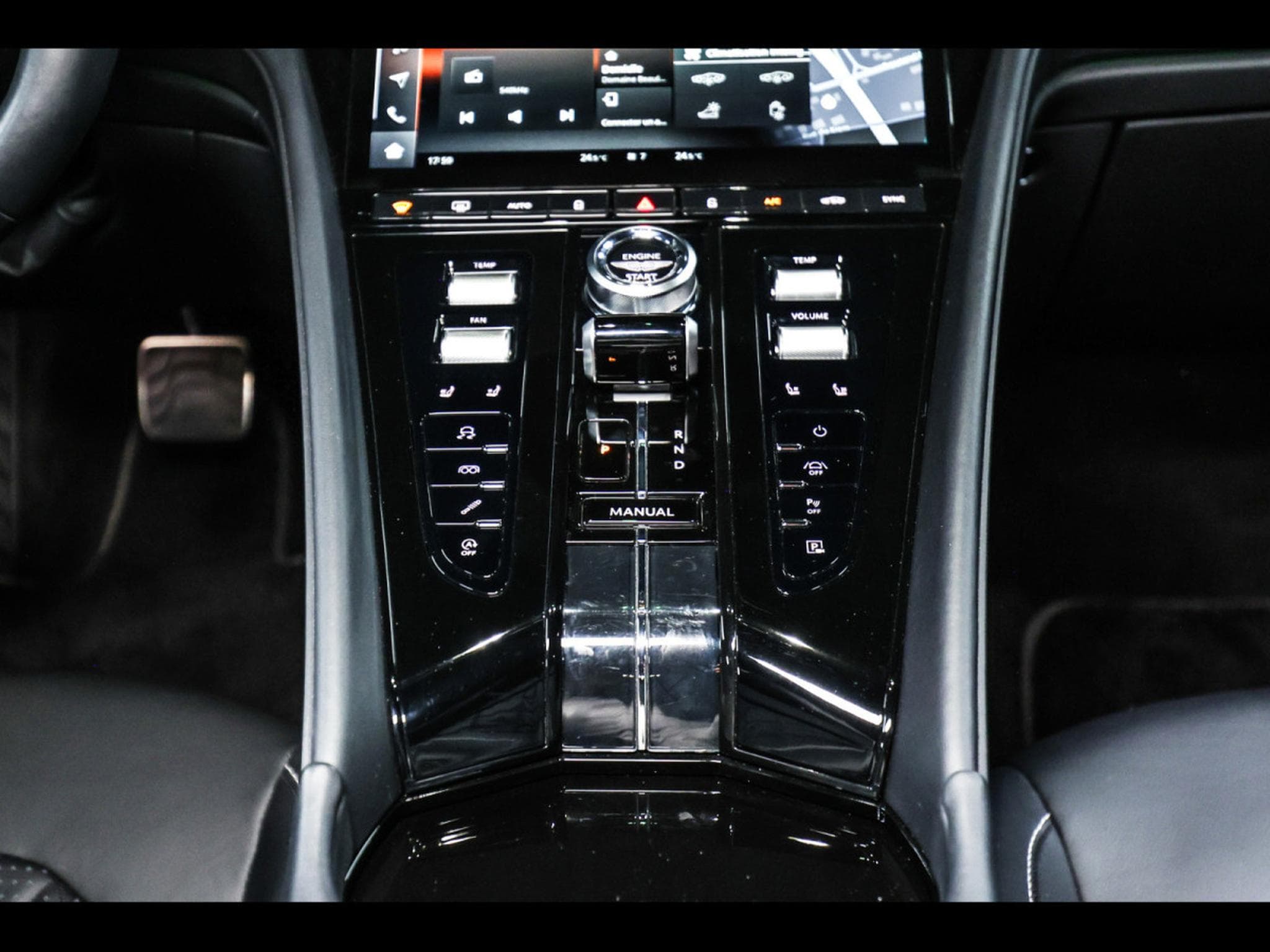 Aston-Martin DB12 COUPE 4.0 V8 BITURBO - ALUMINITE SILVER (2024) - Foto 21