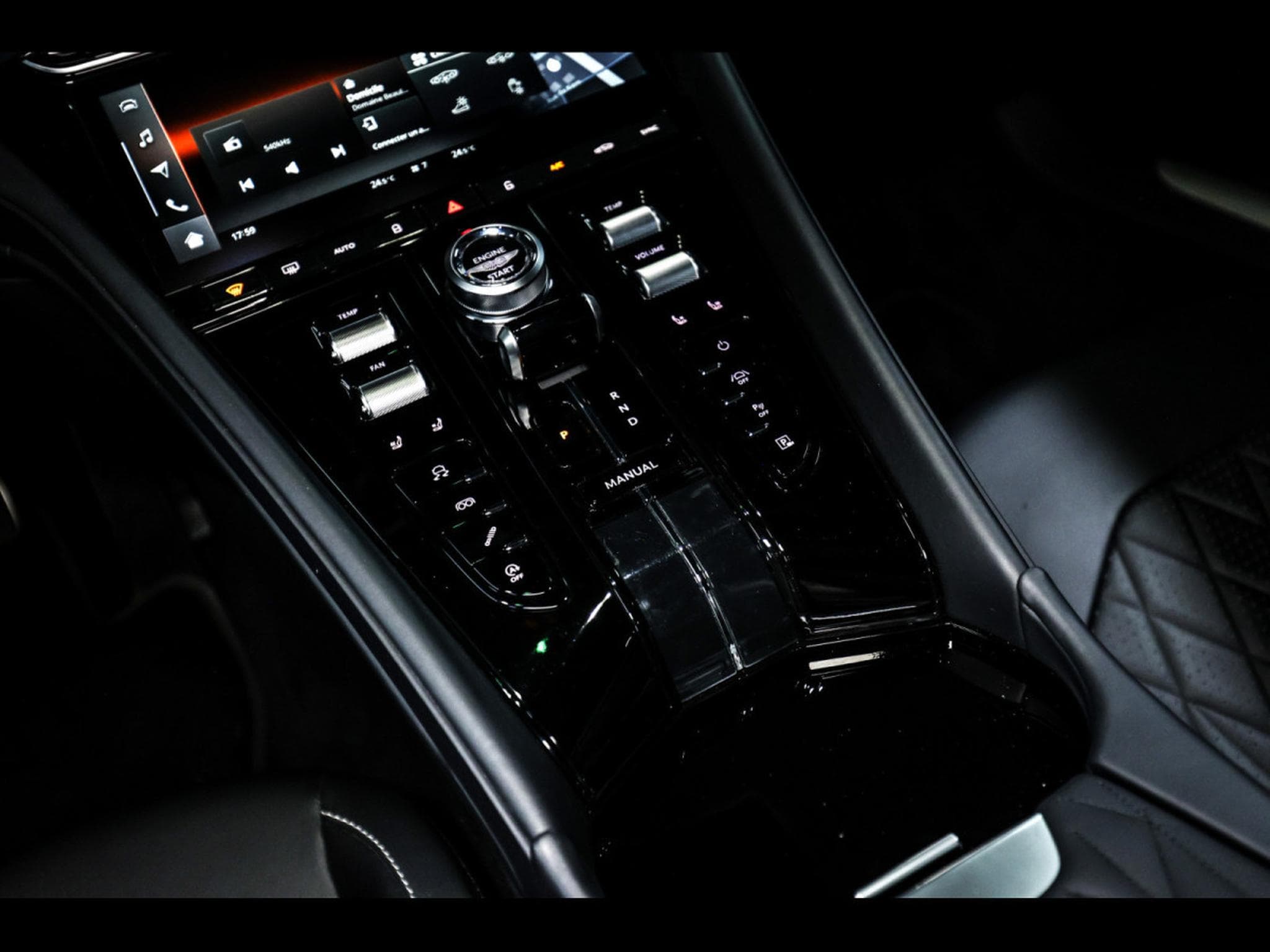 Aston-Martin DB12 COUPE 4.0 V8 BITURBO - ALUMINITE SILVER (2024) - Foto 23