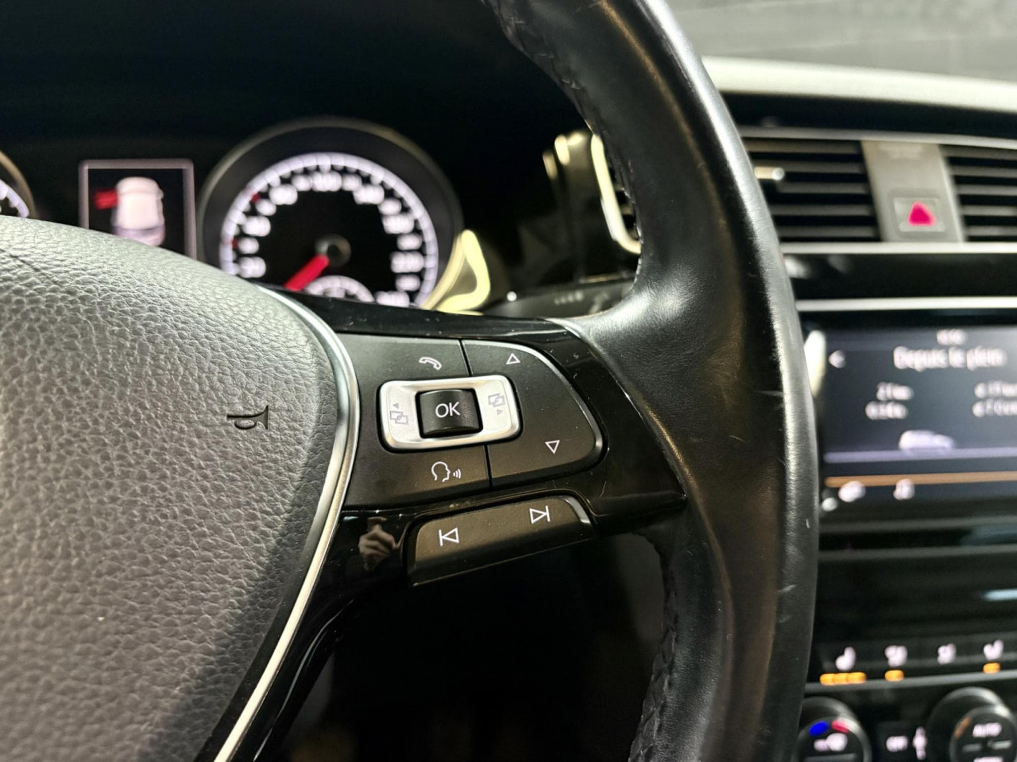 VW Golf 2.0 TDI Highline *ACC* Caméra* Sièges Chauff* Cuir* (2015) - Foto 10