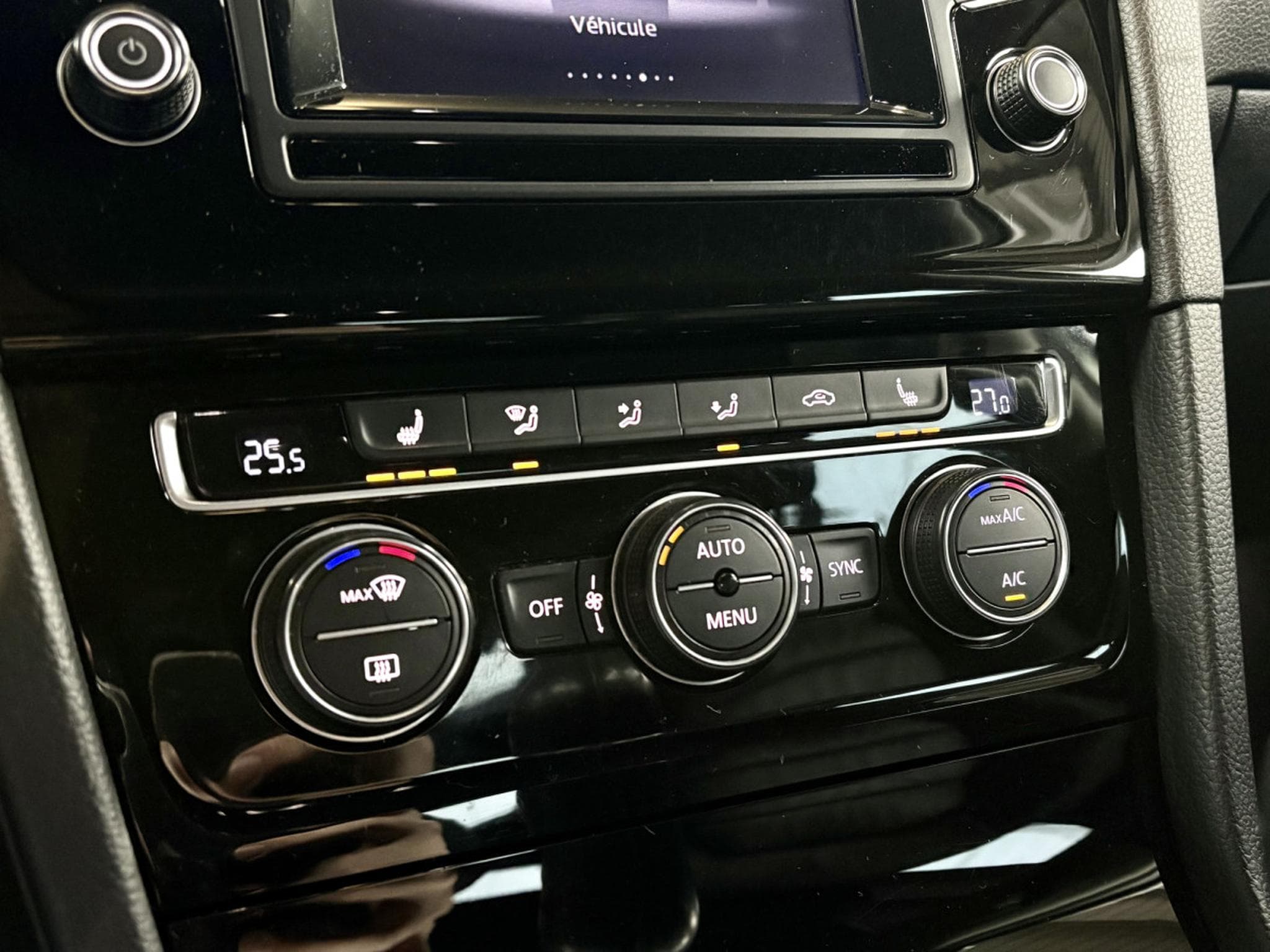 VW Golf 2.0 TDI Highline *ACC* Caméra* Sièges Chauff* Cuir* (2015) - Foto 13