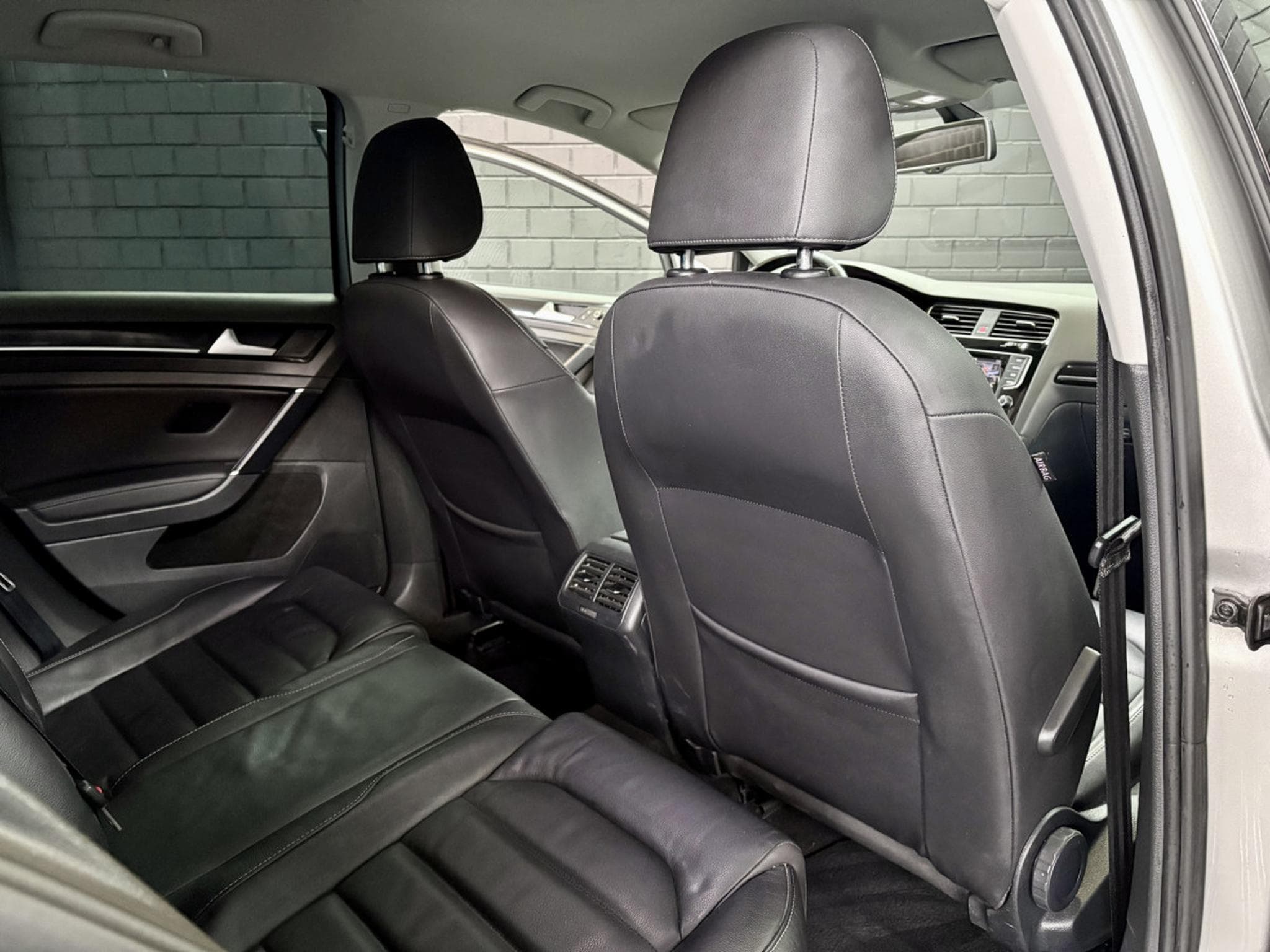 VW Golf 2.0 TDI Highline *ACC* Caméra* Sièges Chauff* Cuir* (2015) - Foto 19