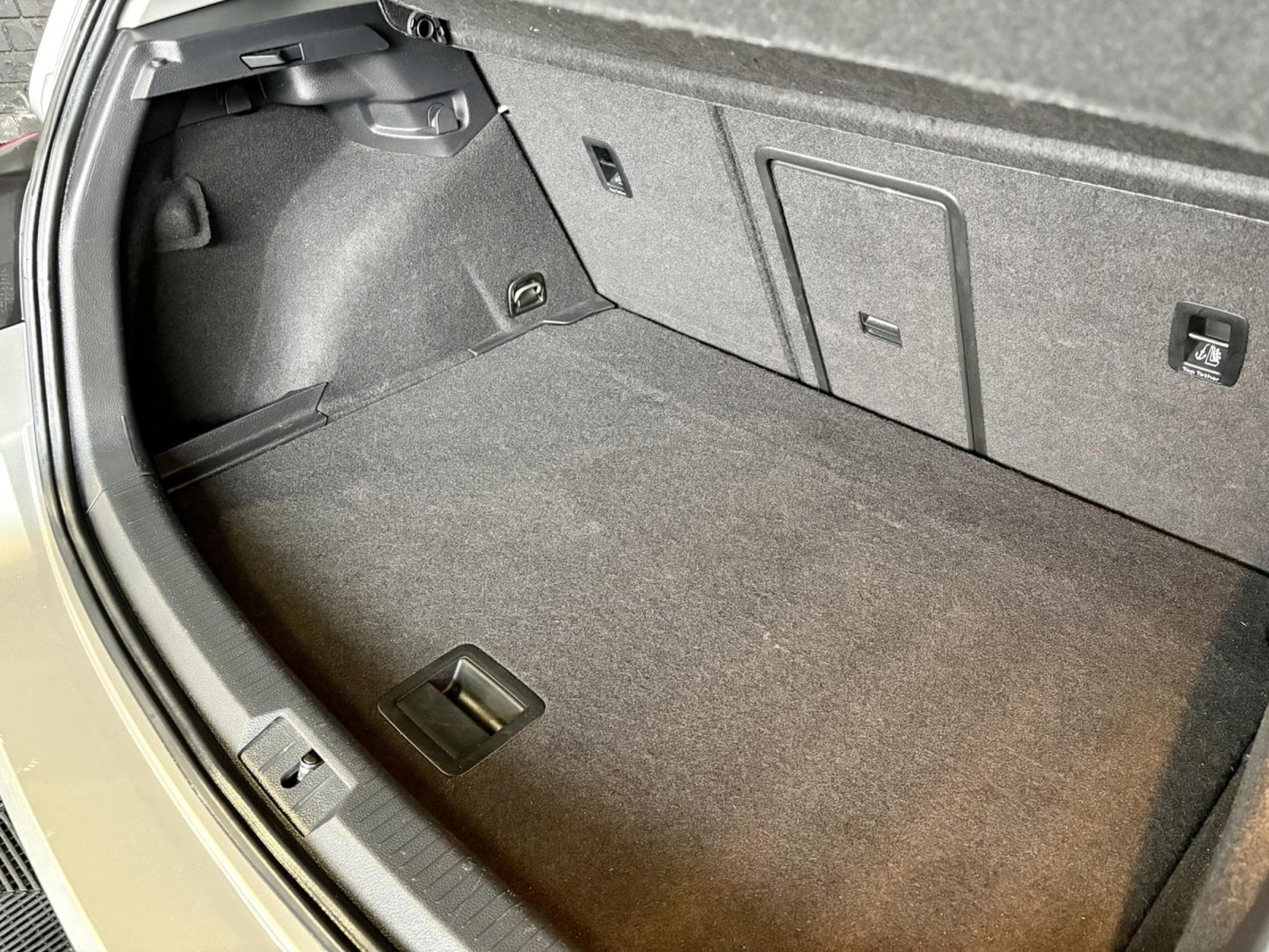 VW Golf 2.0 TDI Highline *ACC* Caméra* Sièges Chauff* Cuir* (2015) - Foto 21