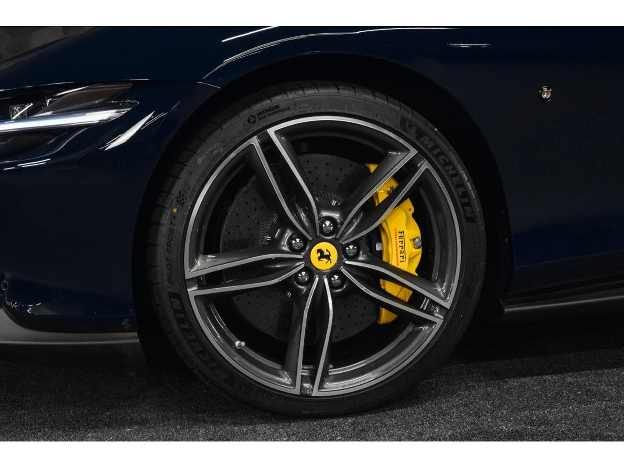 Ferrari Roma 3.9 V8 Spider - BLU POZZI (2025) - Foto 19