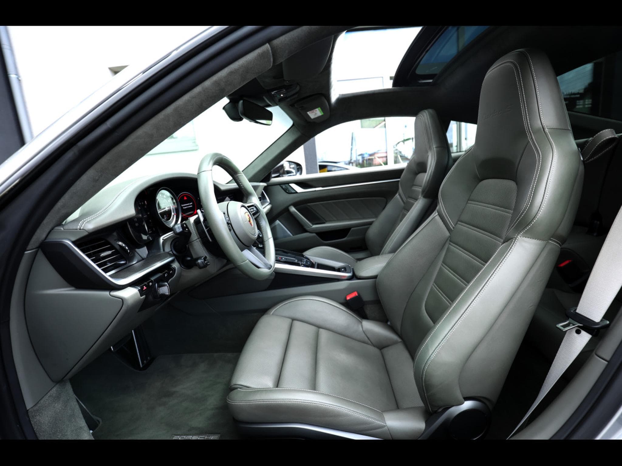 Porsche 911 (992.1) TURBO S COUPE PDK – GT-SILVER – IMMAT FR. - PORSCHE (2020) - Photo 11