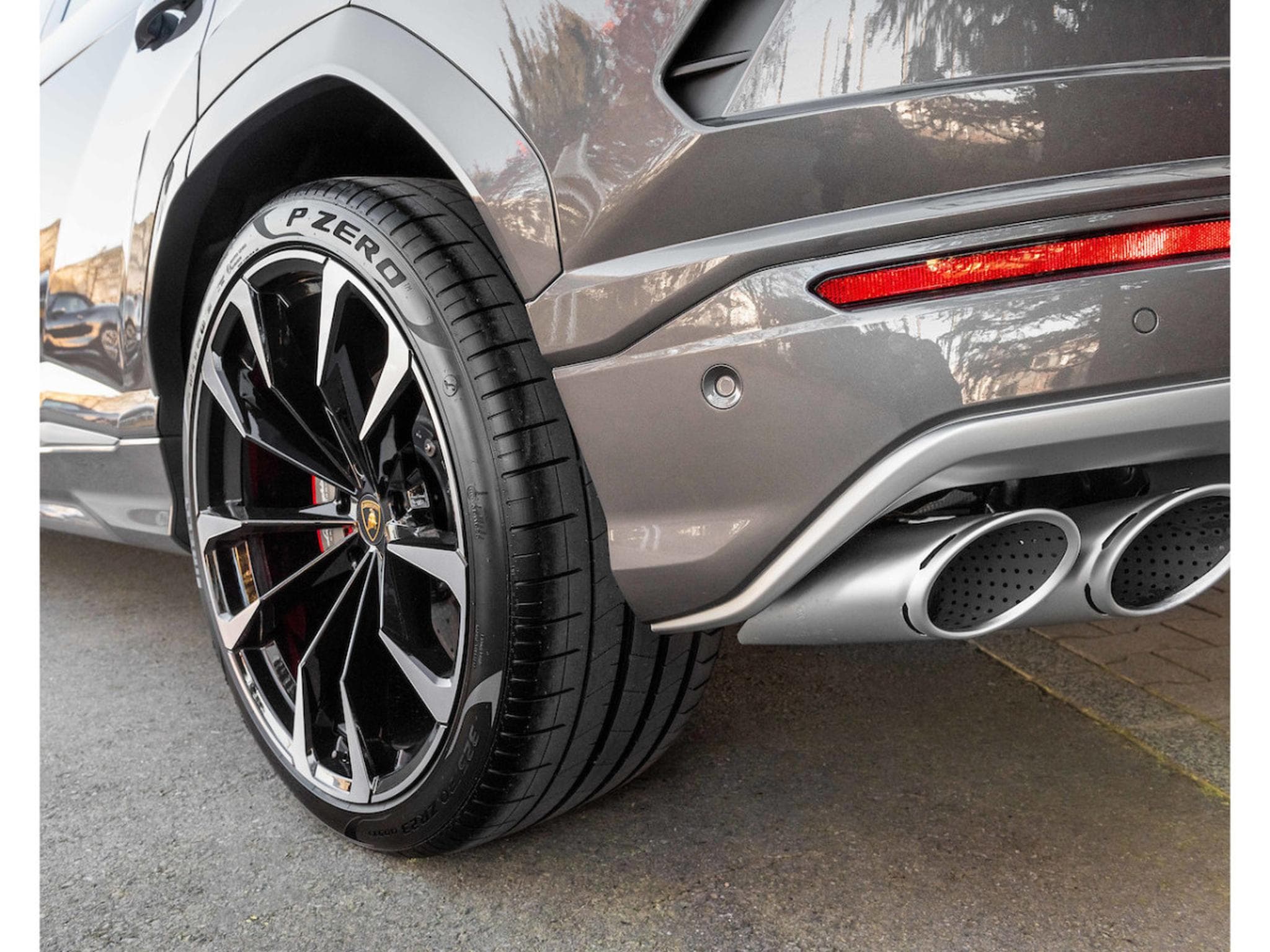 Lamborghini Urus 4.0 V8 Auto./PANO/23/360°/B&O/HUD/CARBON/VOLL (2021) - Foto 6