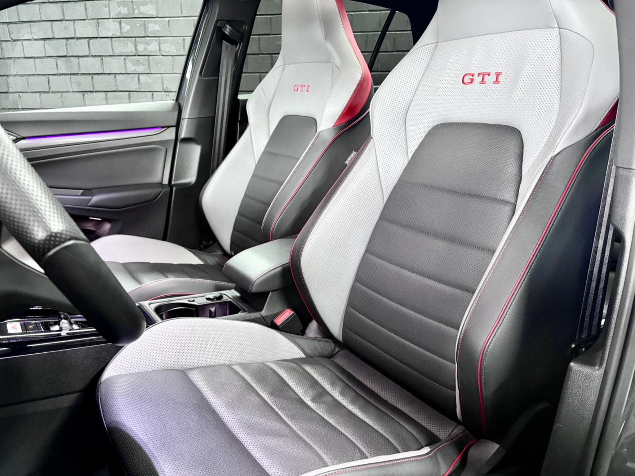 VW Golf GTI Clubsport 2.0 TSI 300 CV DSG7 *IQ. LIGHT* *PANO* CUIR * (2023) - Foto 7