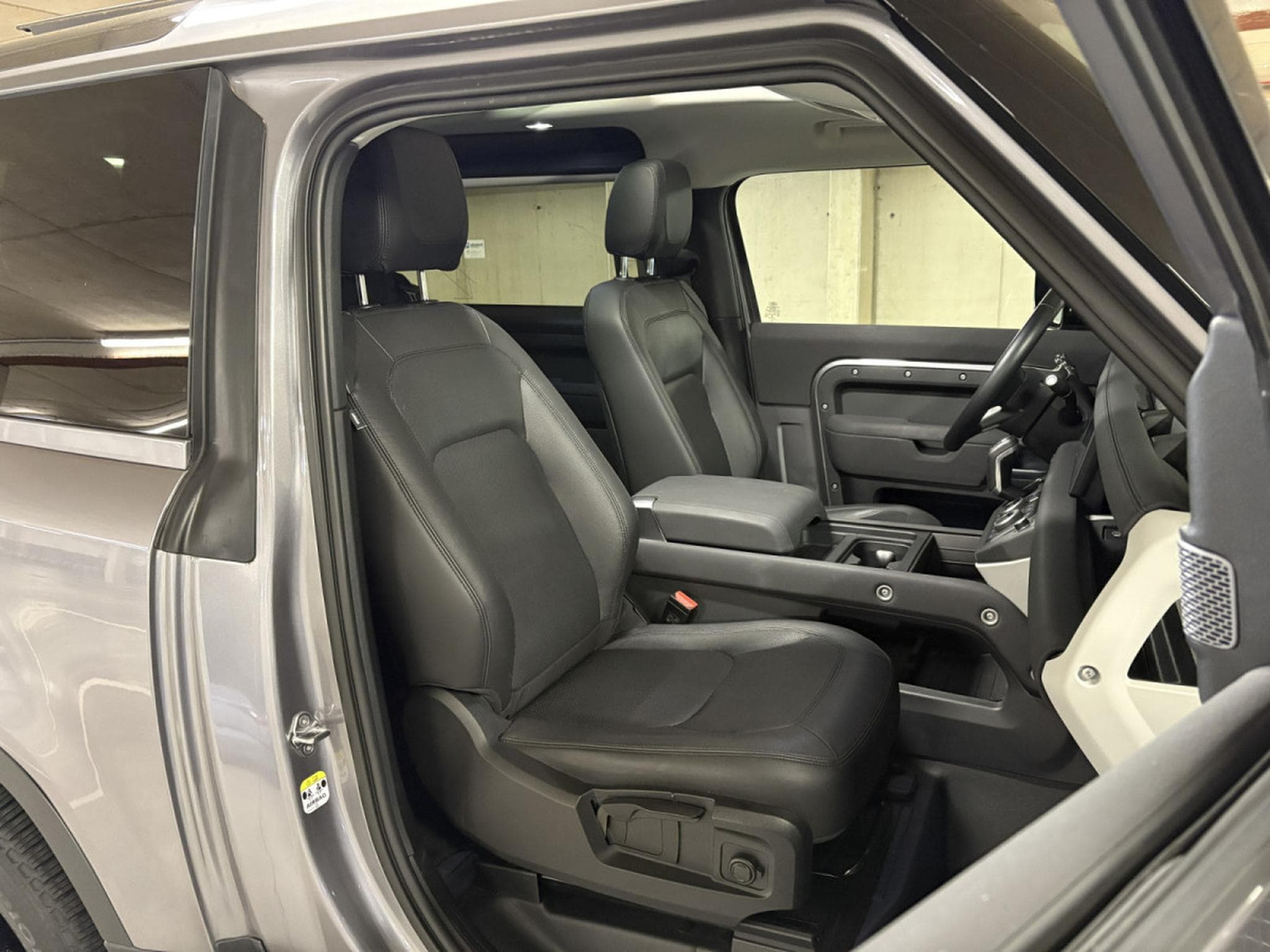 Land-Rover Defender DEFENDER 90 S 3.0 D200/ PANORAMA/ APPLE CAR PLAY/ (2023) - Photo 19