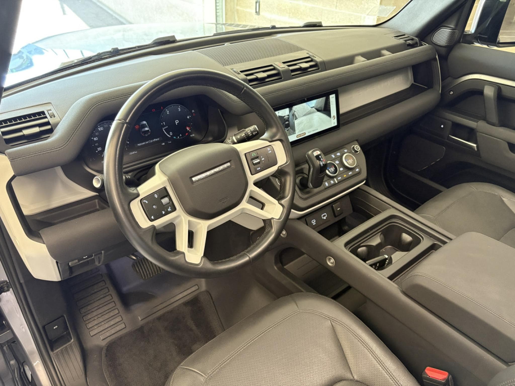 Land-Rover Defender DEFENDER 90 S 3.0 D200/ PANORAMA/ APPLE CAR PLAY/ (2023) - Photo 21