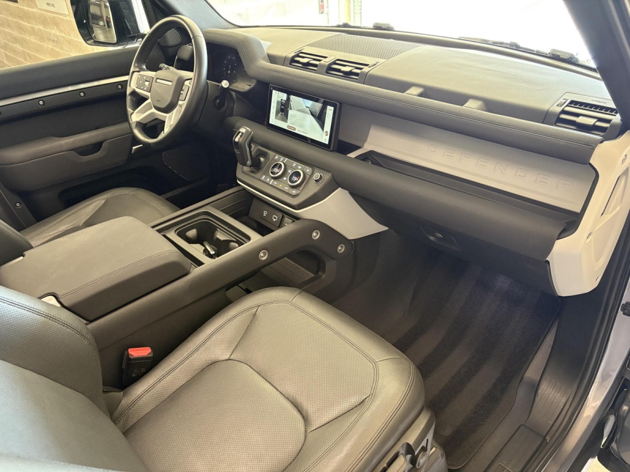 Land-Rover Defender DEFENDER 90 S 3.0 D200/ PANORAMA/ APPLE CAR PLAY/ (2023) - Photo 22