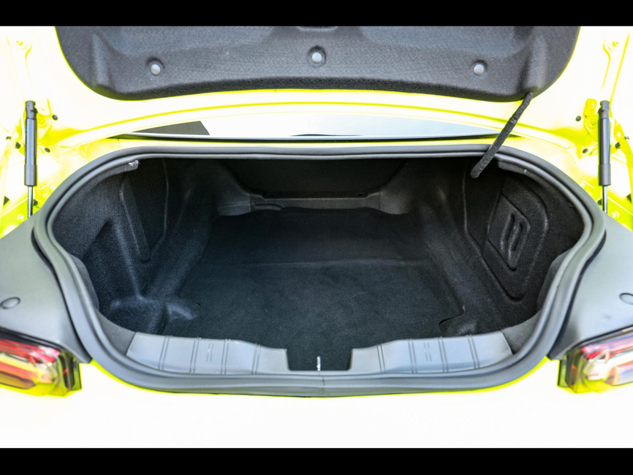 Chevrolet Camaro ZL1 6.2 V8 RWD - MANUAL 6 – SHOCK YELLOW (2020) - Foto 15