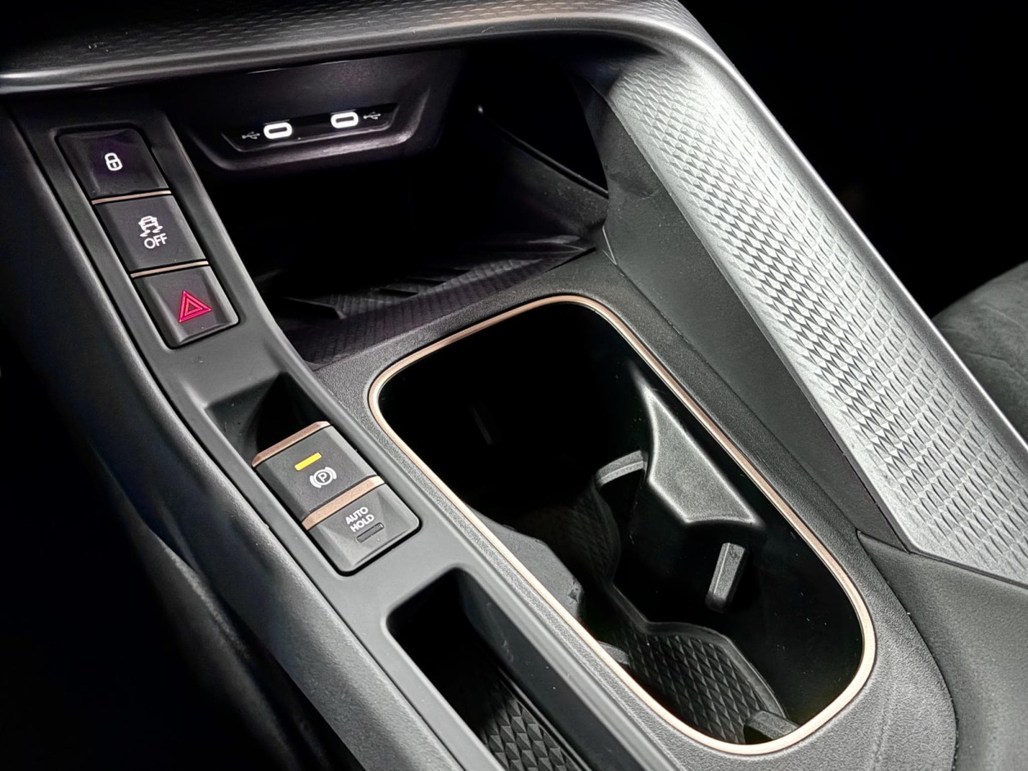 Cupra Terramar 1.5 eTSI 150 CV *Tête Haute* *Caméra* VSS* (2025) - Foto 16