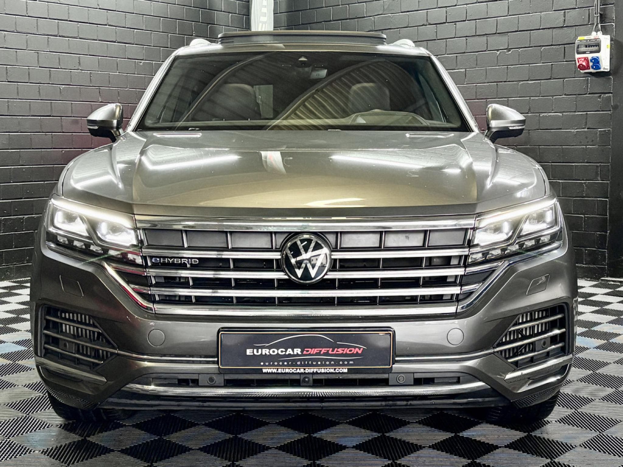 VW Touareg 3.0 TSi V6 eHybrid 4MOTION Elegance  381 CV (2022) - Foto 2