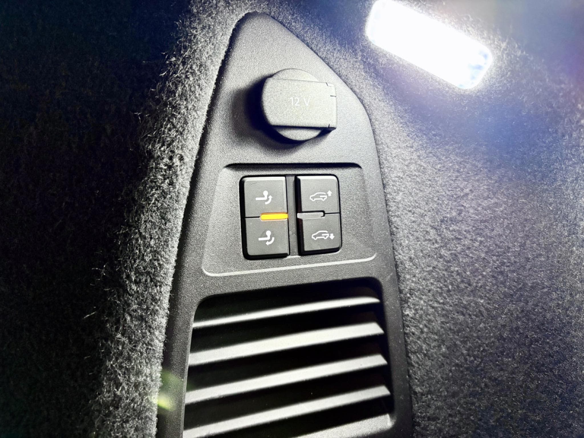 VW Touareg 3.0 TSi V6 eHybrid 4MOTION Elegance  381 CV (2022) - Foto 23