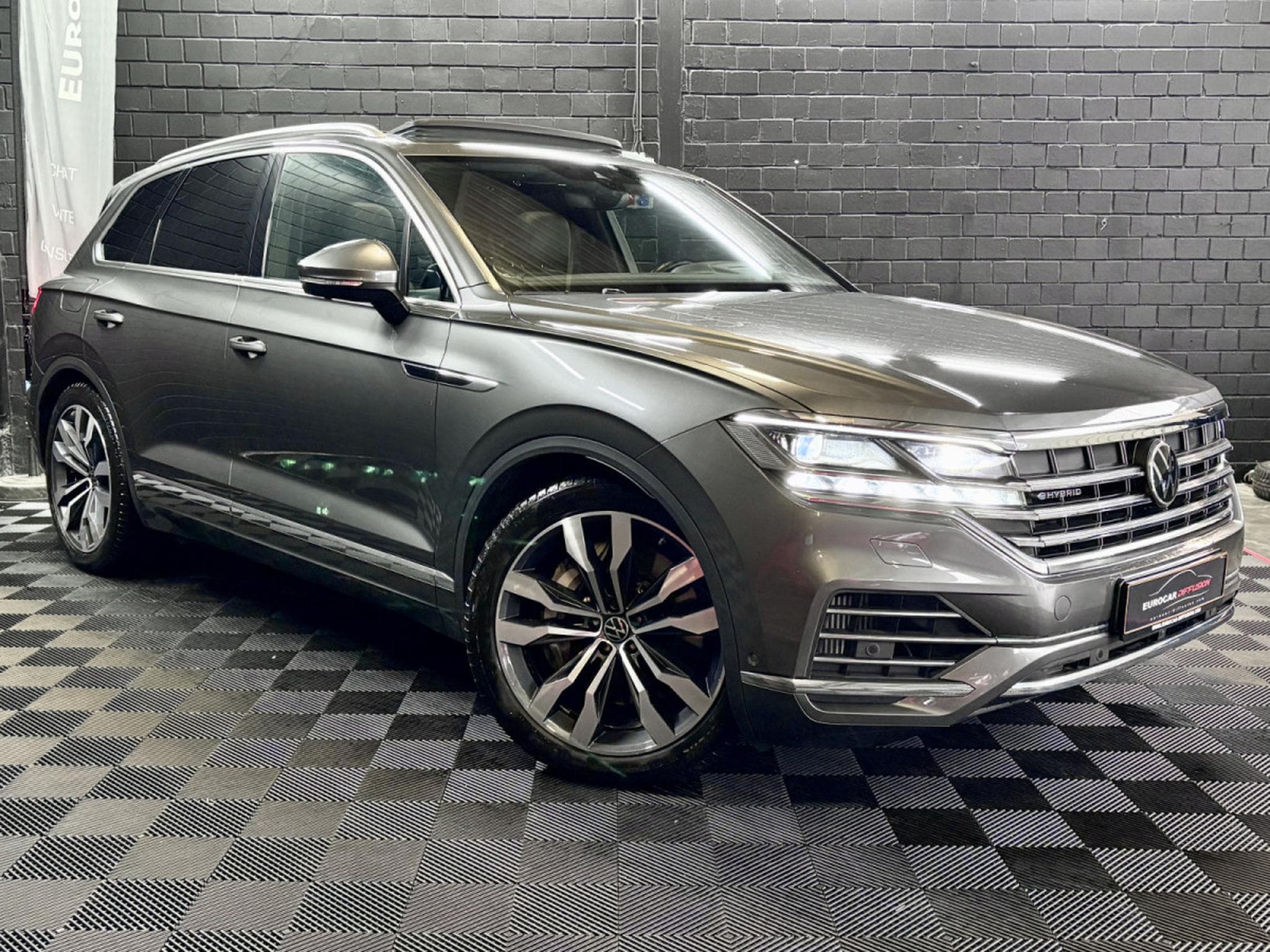 VW Touareg 3.0 TSi V6 eHybrid 4MOTION Elegance  381 CV (2022) - Foto 3