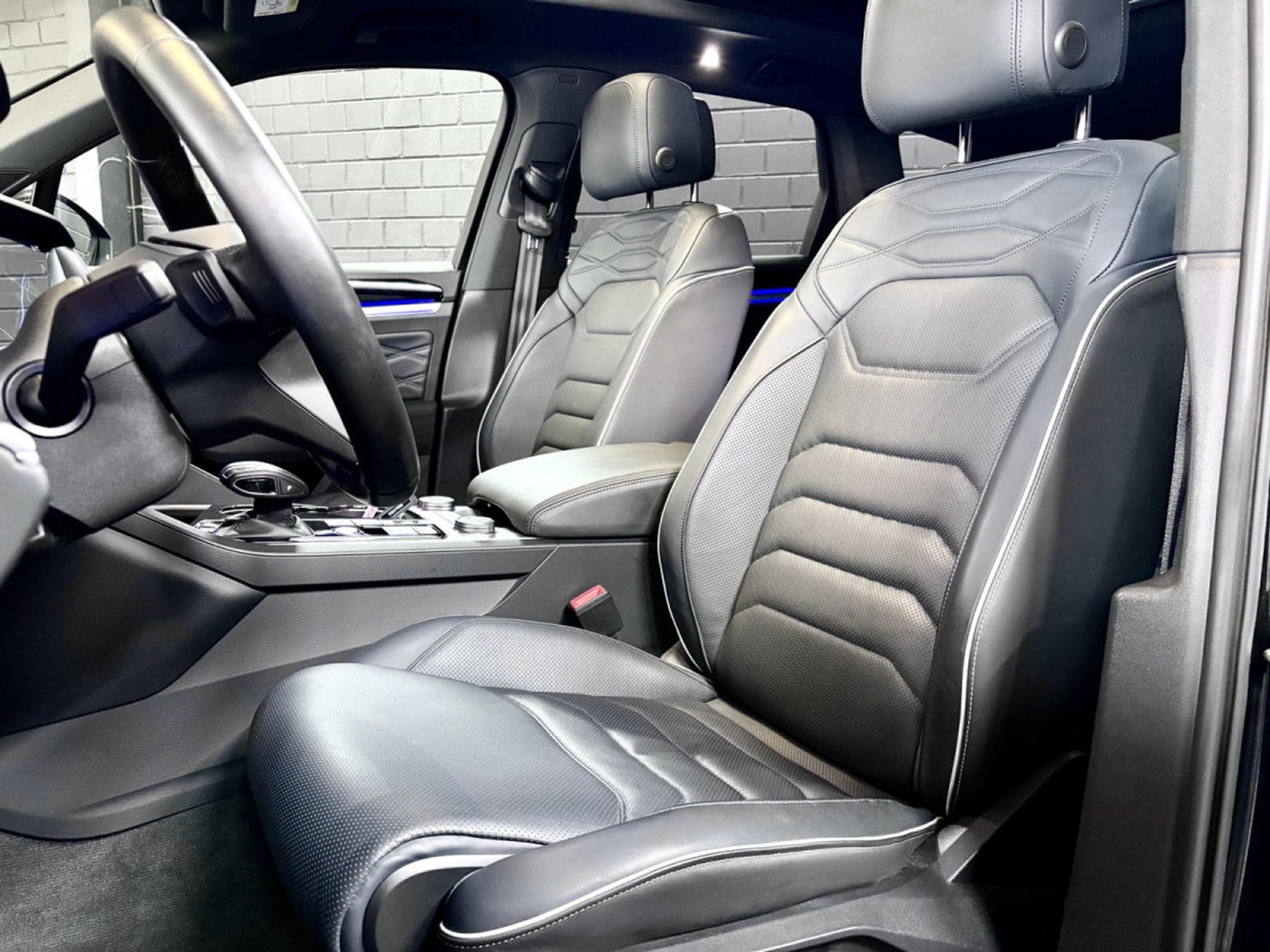 VW Touareg 3.0 TSi V6 eHybrid 4MOTION Elegance  381 CV (2022) - Foto 7