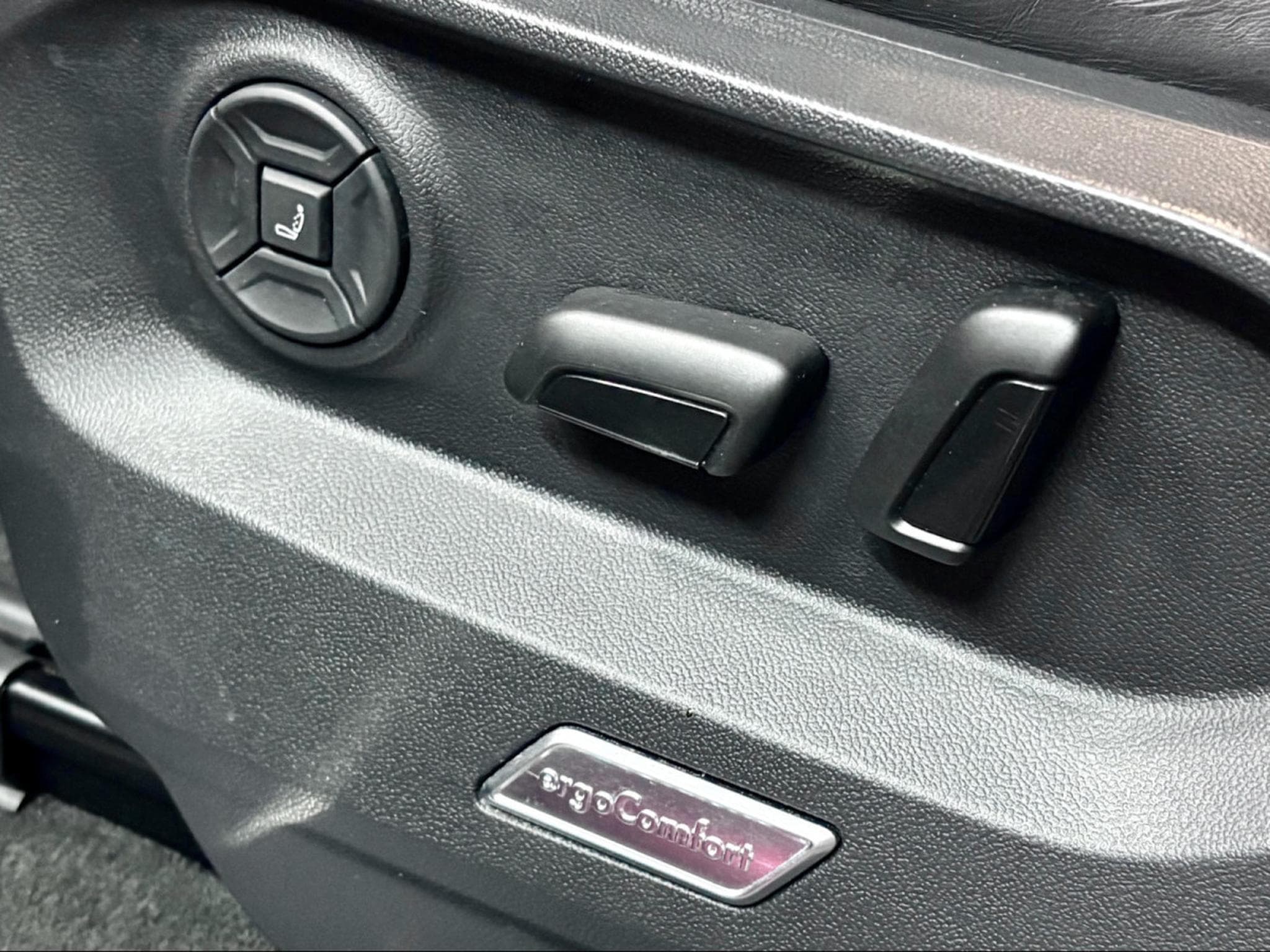 VW Touareg 3.0 TSi V6 eHybrid 4MOTION Elegance  381 CV (2022) - Foto 9