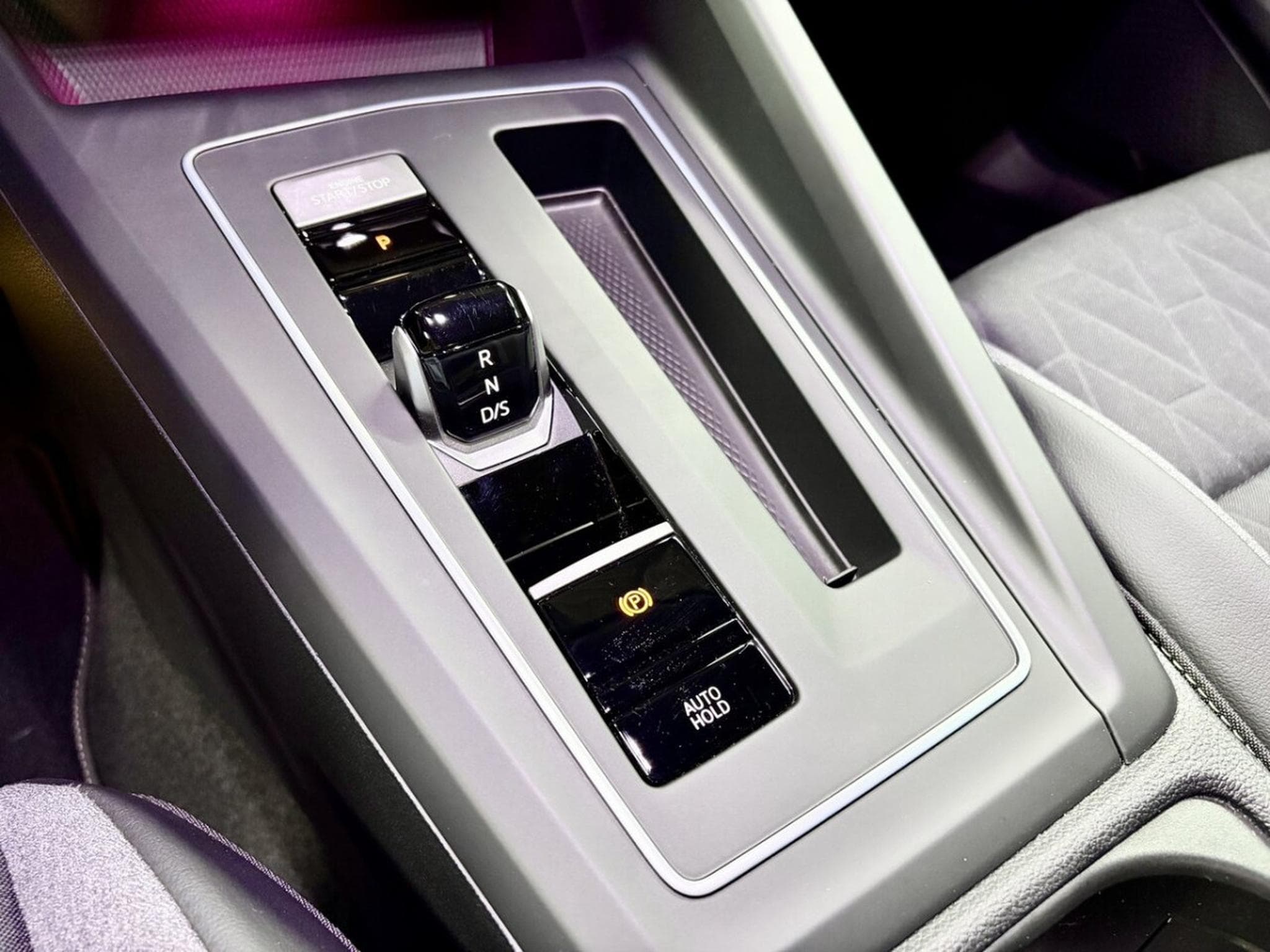 VW Golf Life Goal 2.0 TDI DSG7 150 CV ** Attelage ** Caméra ** (2025) - Photo 13