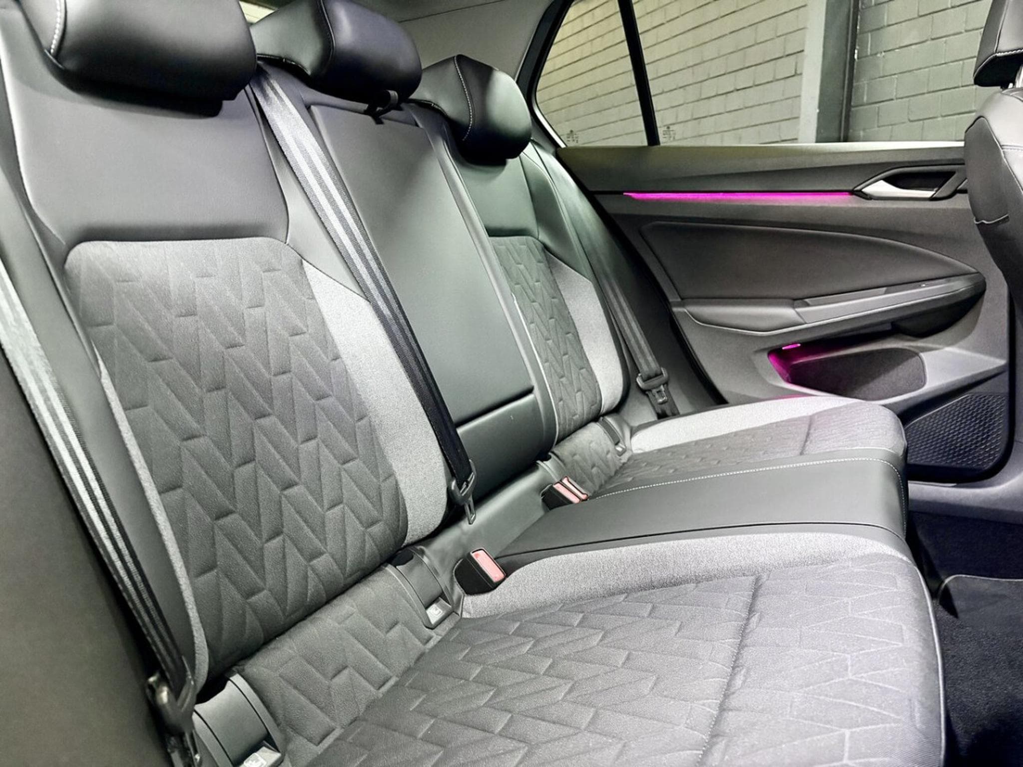 VW Golf Life Goal 2.0 TDI DSG7 150 CV ** Attelage ** Caméra ** (2025) - Photo 18