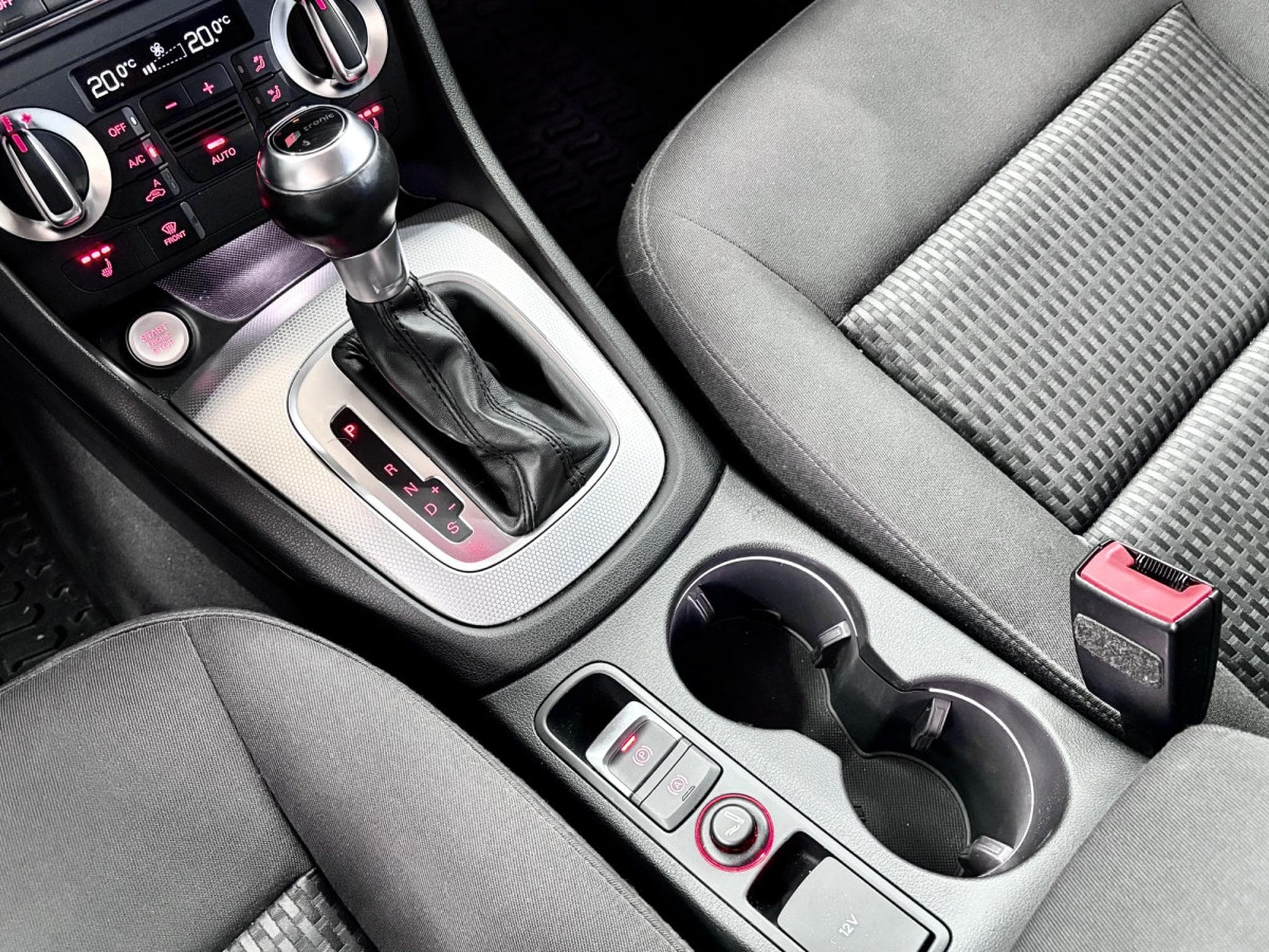 Audi Q3 2.0 TDI S-Line Selection 140 CV *Sièges Chauff* (2014) - Photo 14