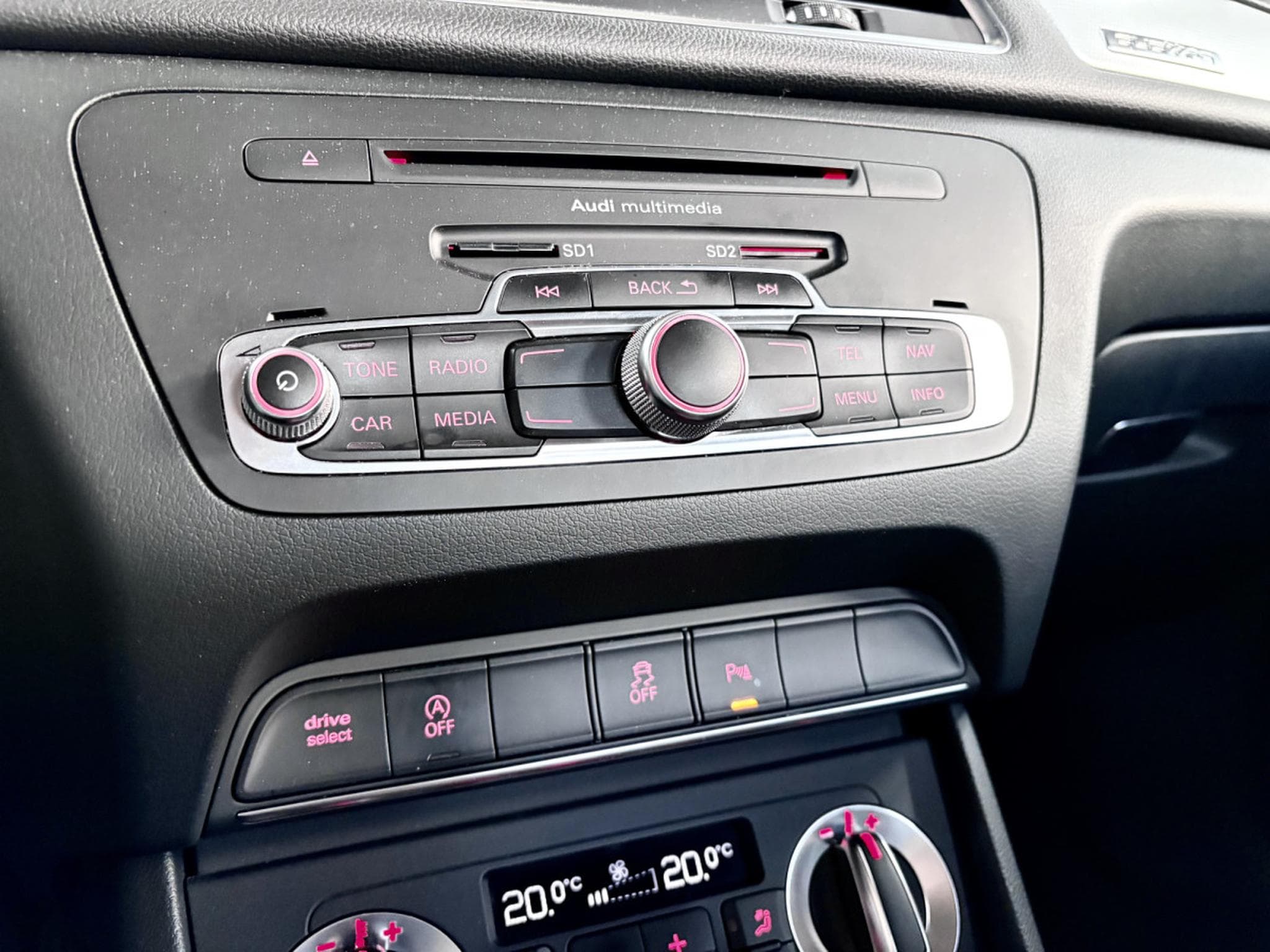 Audi Q3 2.0 TDI S-Line Selection 140 CV *Sièges Chauff* (2014) - Photo 16