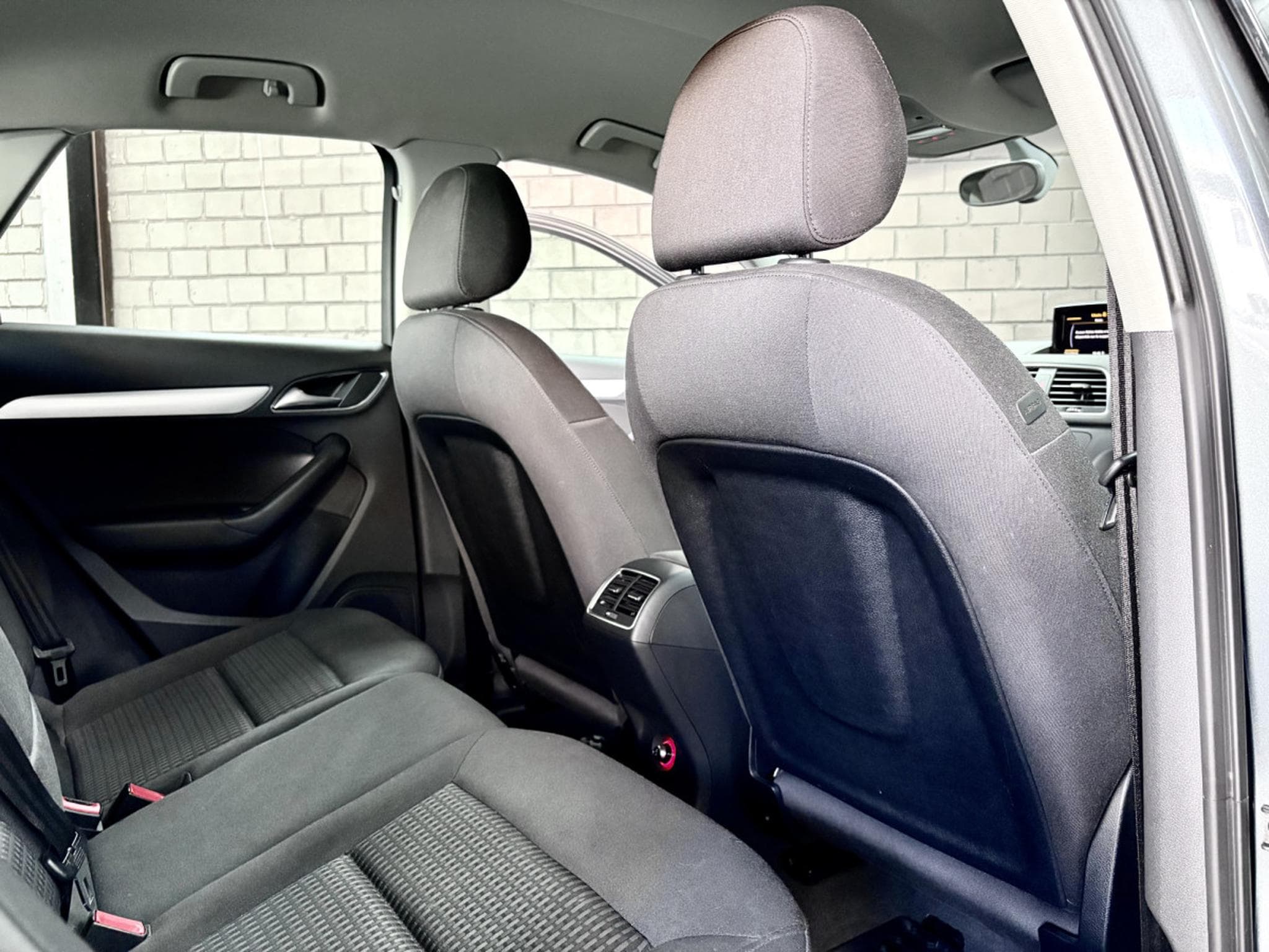 Audi Q3 2.0 TDI S-Line Selection 140 CV *Sièges Chauff* (2014) - Photo 22