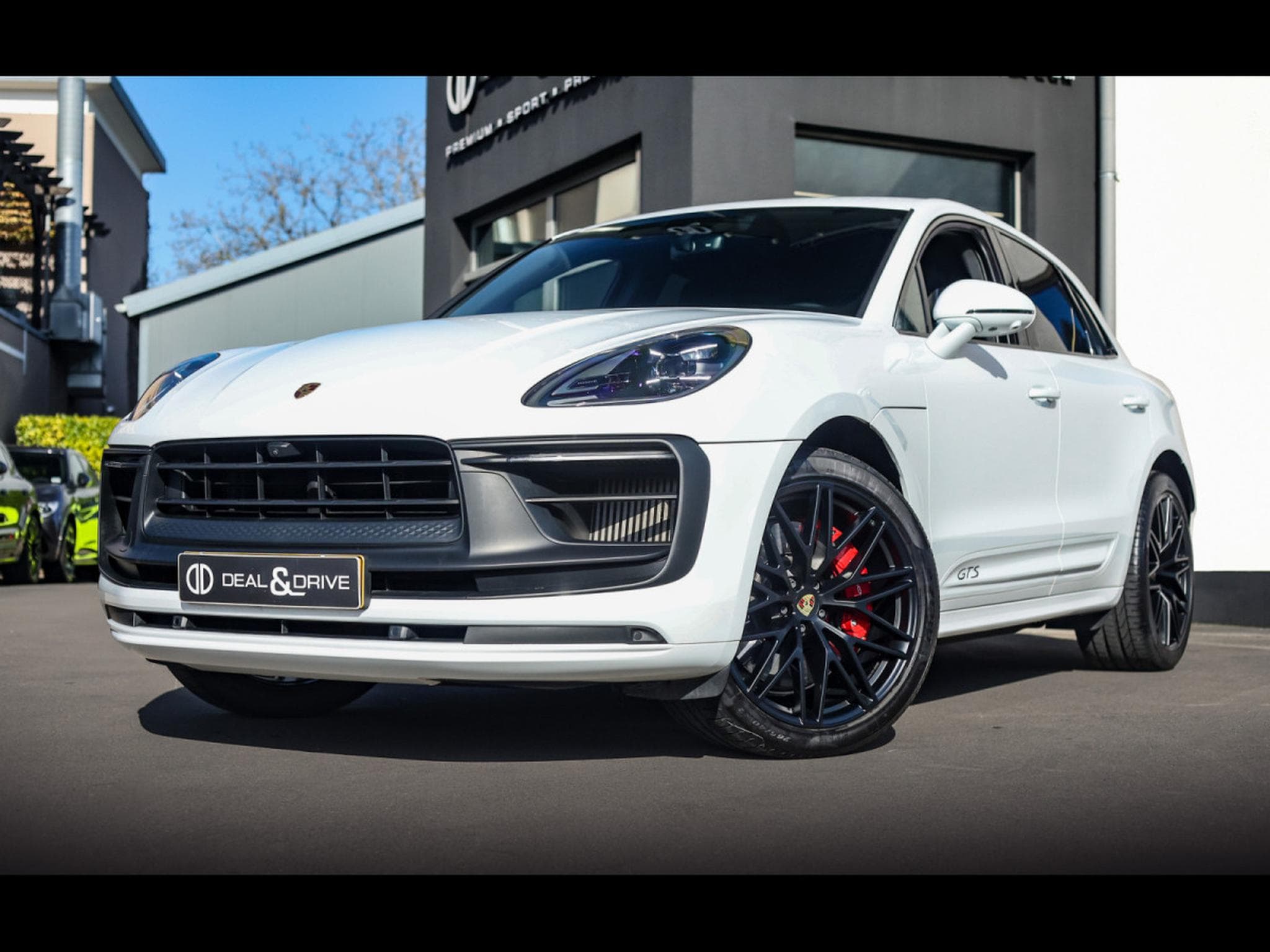 Porsche Macan III GTS PDK – CARRARA WHITE METALLIC (2024) - Photo 1