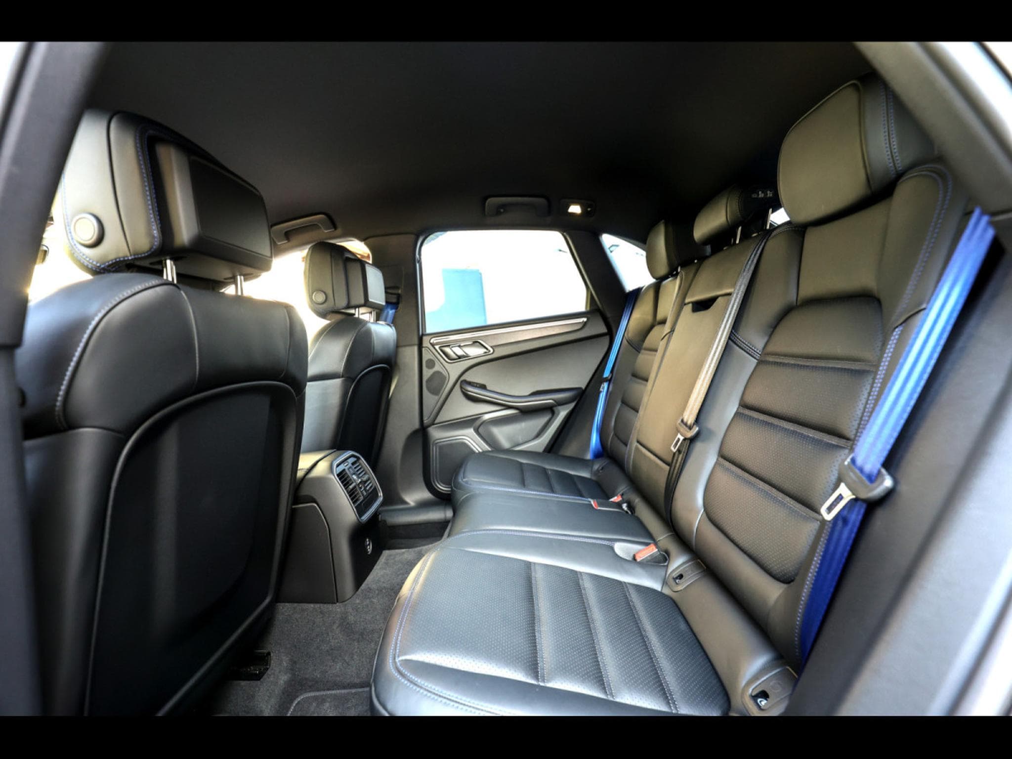 Porsche Macan III GTS PDK – CARRARA WHITE METALLIC (2024) - Photo 13