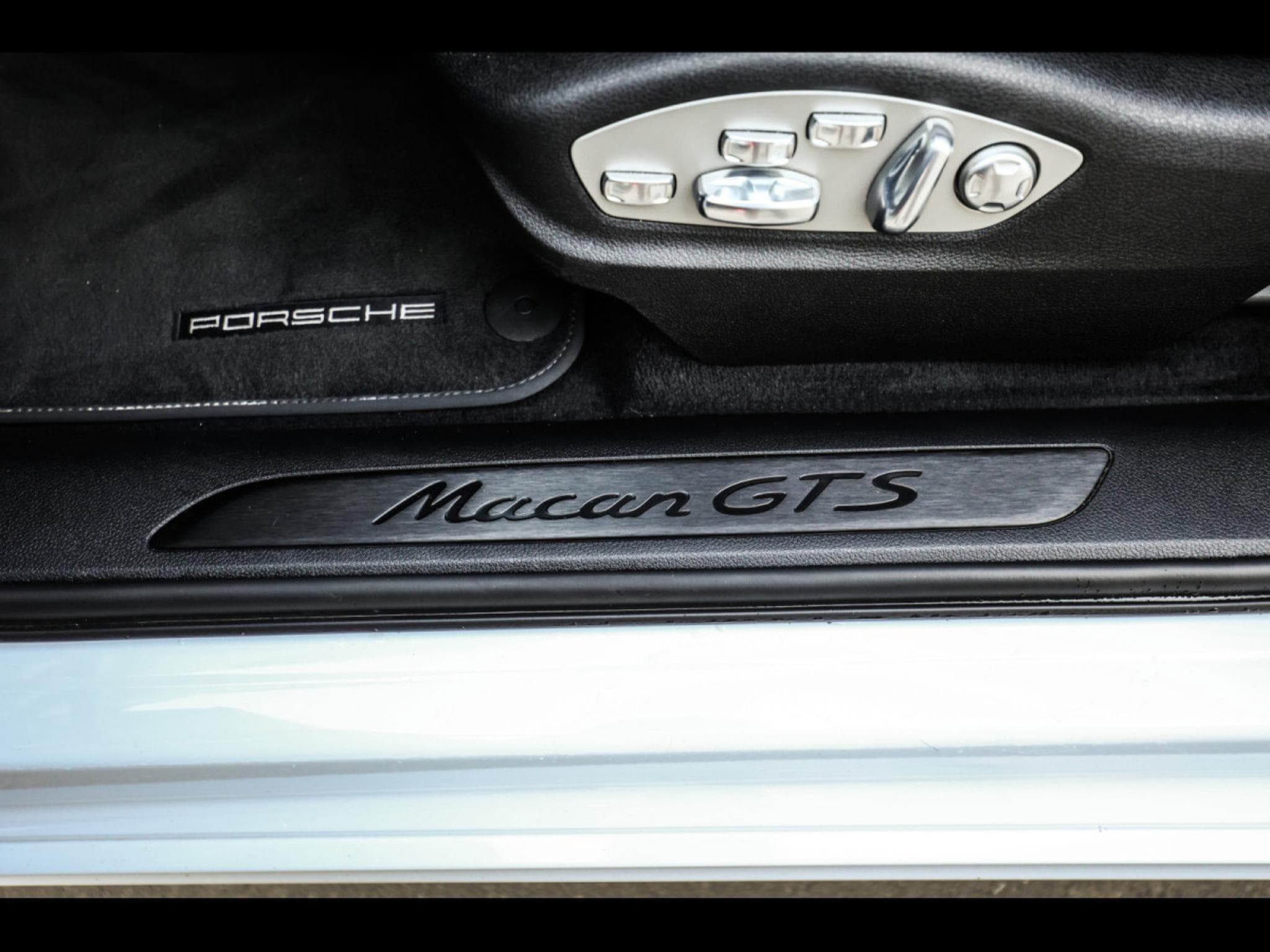 Porsche Macan III GTS PDK – CARRARA WHITE METALLIC (2024) - Photo 22