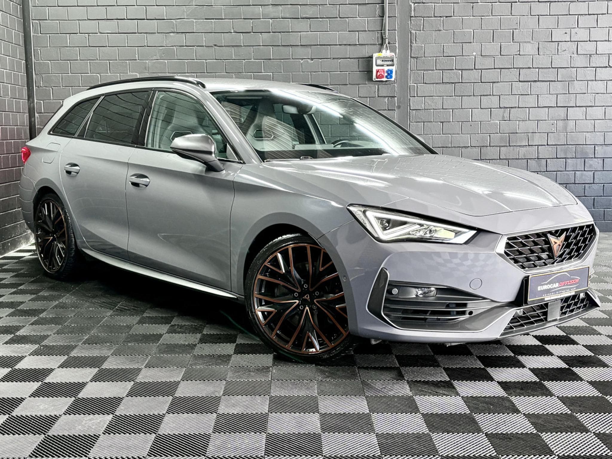 Cupra Leon ST 2.0 TSI 310CV 4Drive **VSS ** Caméra ** ACC* (2021) - Foto 3