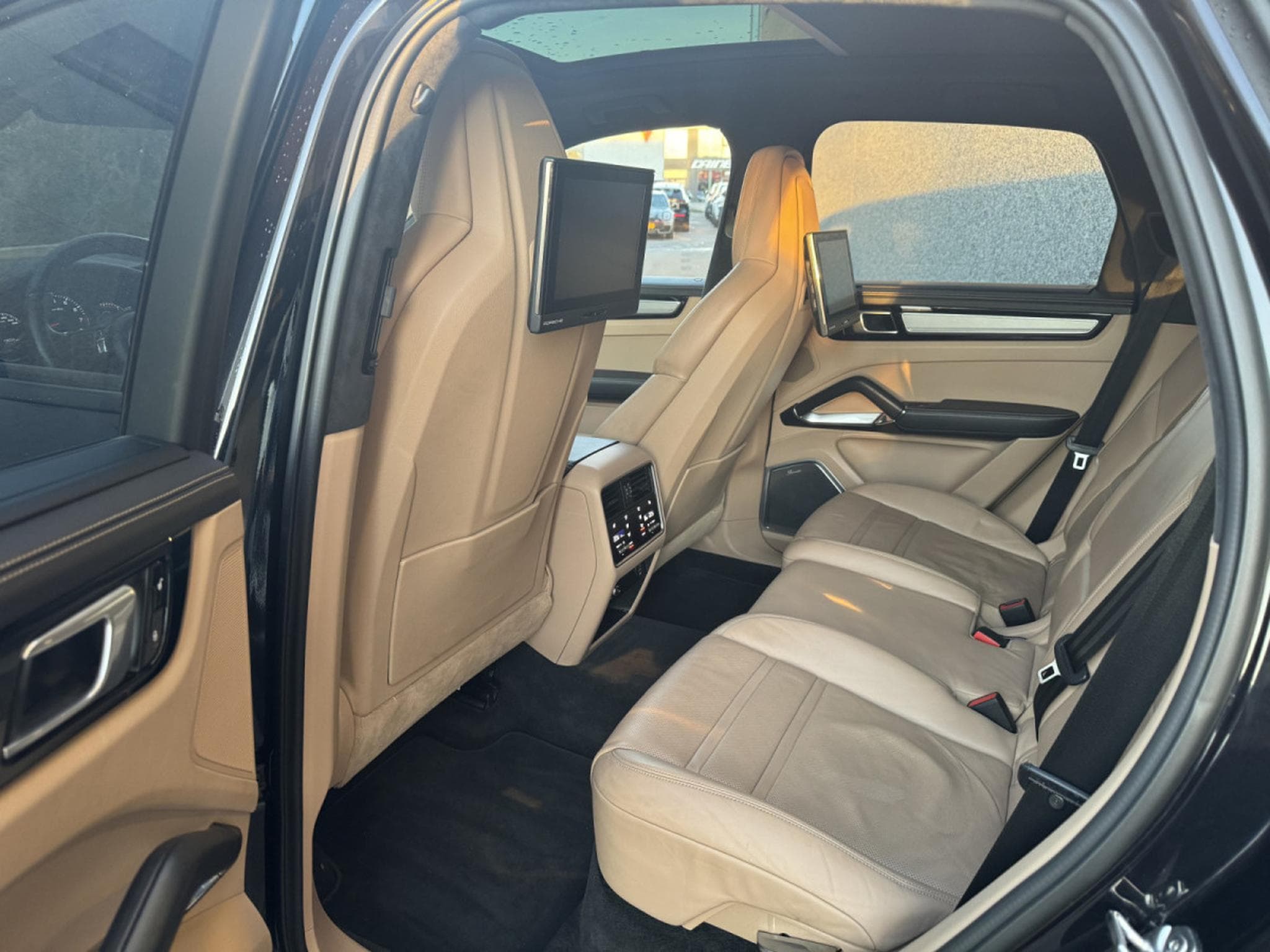 Porsche Cayenne Cayenne Turbo/21/Pano/Camera/ Burmester/ (2018) - Photo 16